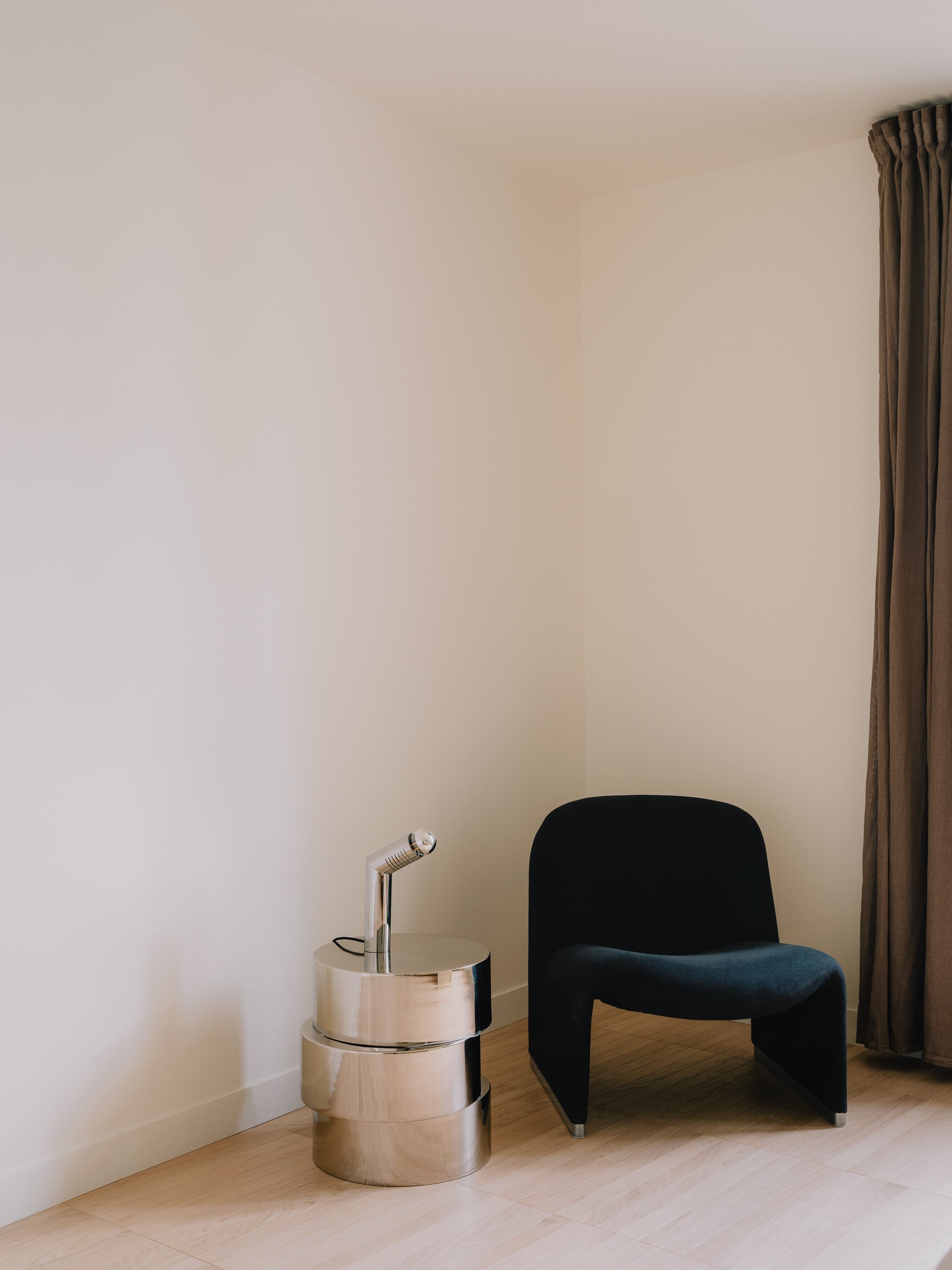 CONVENTION - 38m2 - PARIS 15
Photos : @Juan Jerez
En collaboration avec @mabe_archi