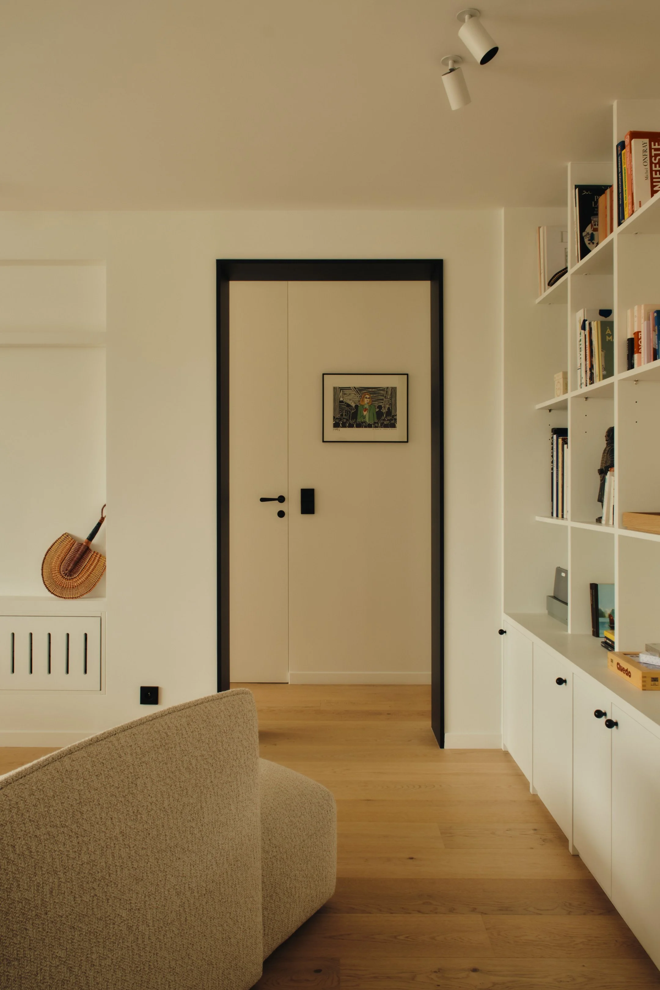 AMBROISE - Rénovation complète d'un appartement de 70m2 à Paris.
Projet réalisé pour @mabe_archi
Photos : Stéphane Bozin