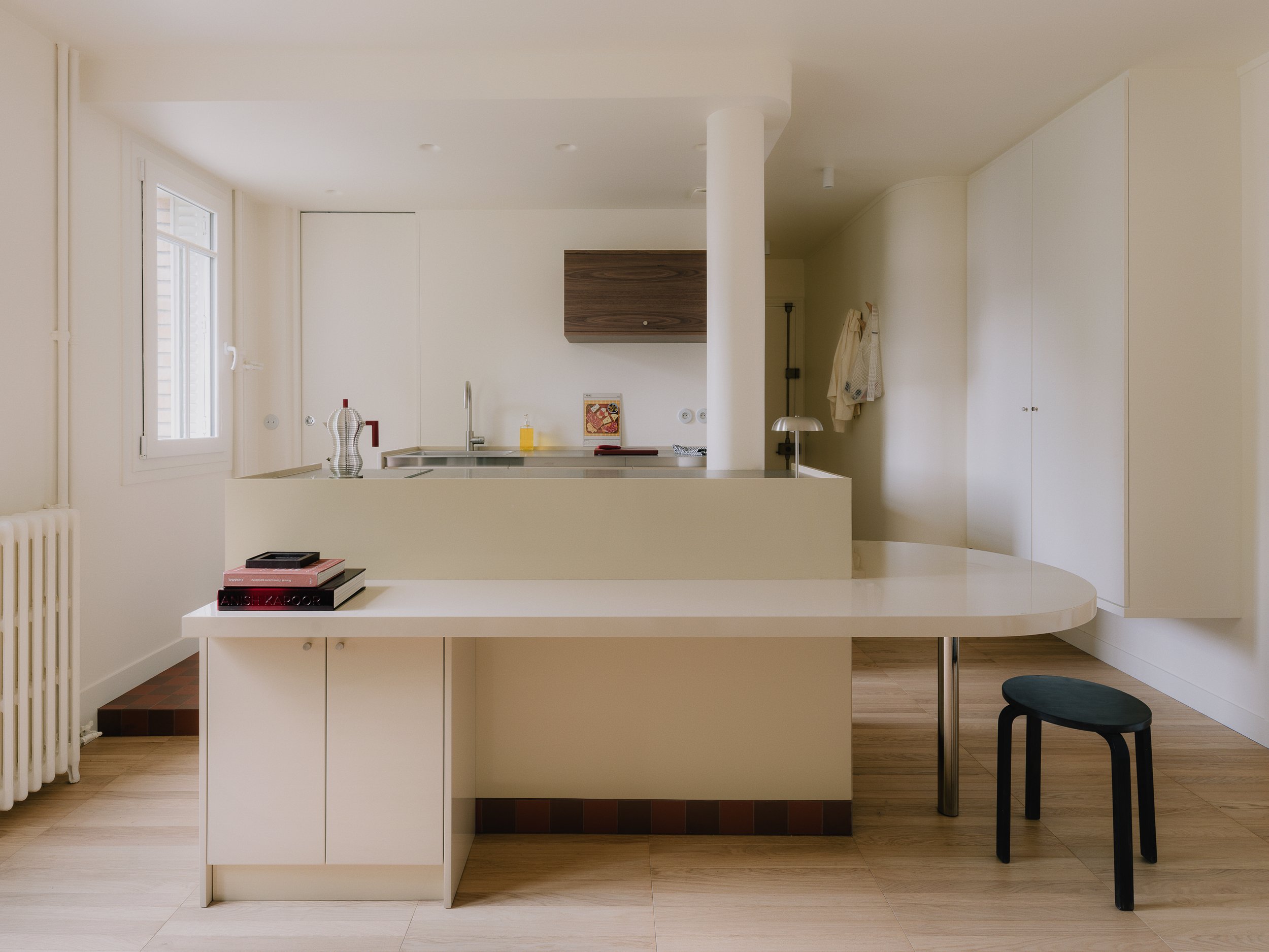 CONVENTION - 38m2 - PARIS 15
Photos : @Juan Jerez
En collaboration avec @mabe_archi