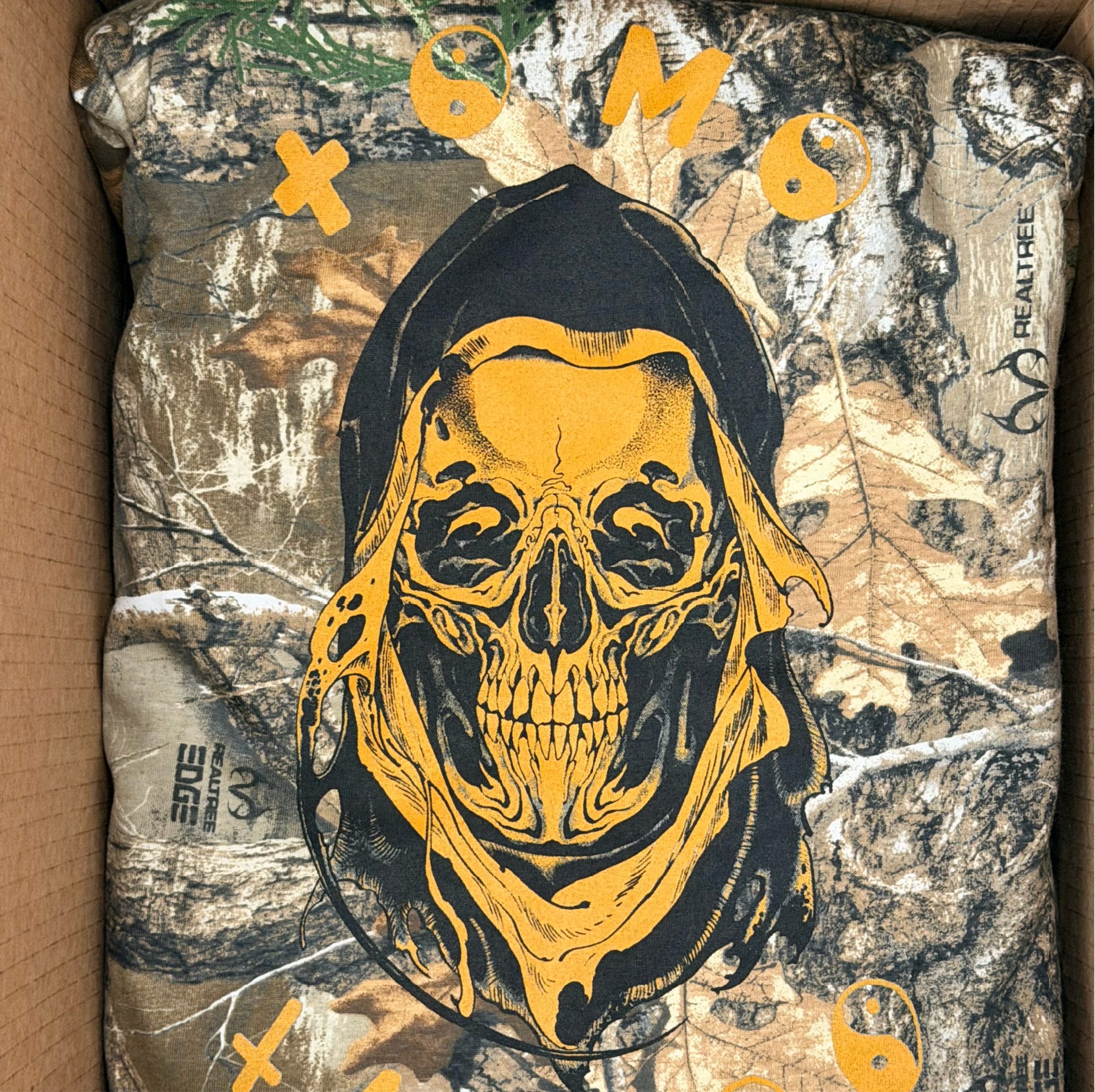 Real tree tee with a black and orange skull. Tomo tattoo