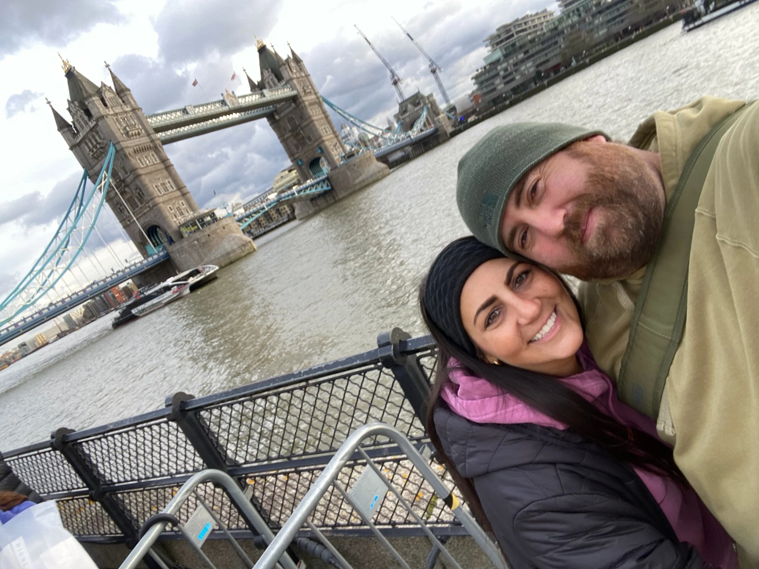 Couple in front of the London Bridge