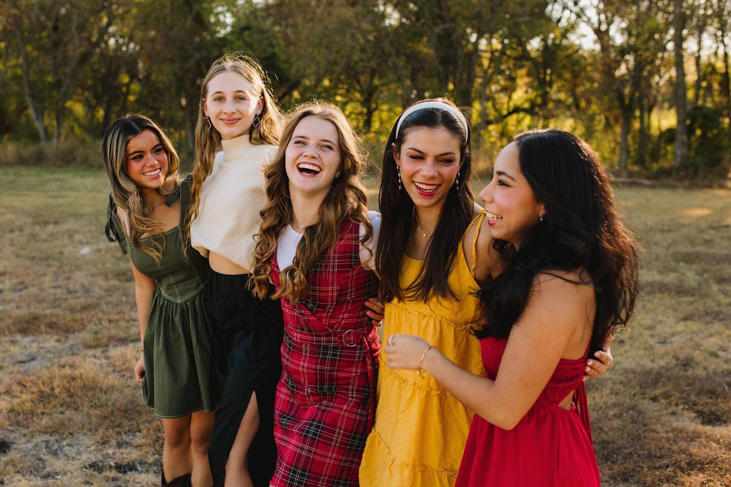 Thankful for fall and these girlies 🍂🤍
&bull;
Current freshman and sophomores - I&rsquo;ll be releasing the Junior Spokesmodel application next month!!🎉 It&rsquo;ll be for the class of 2026 &amp; 2027! Message me if you have any questions❤️
&bull;