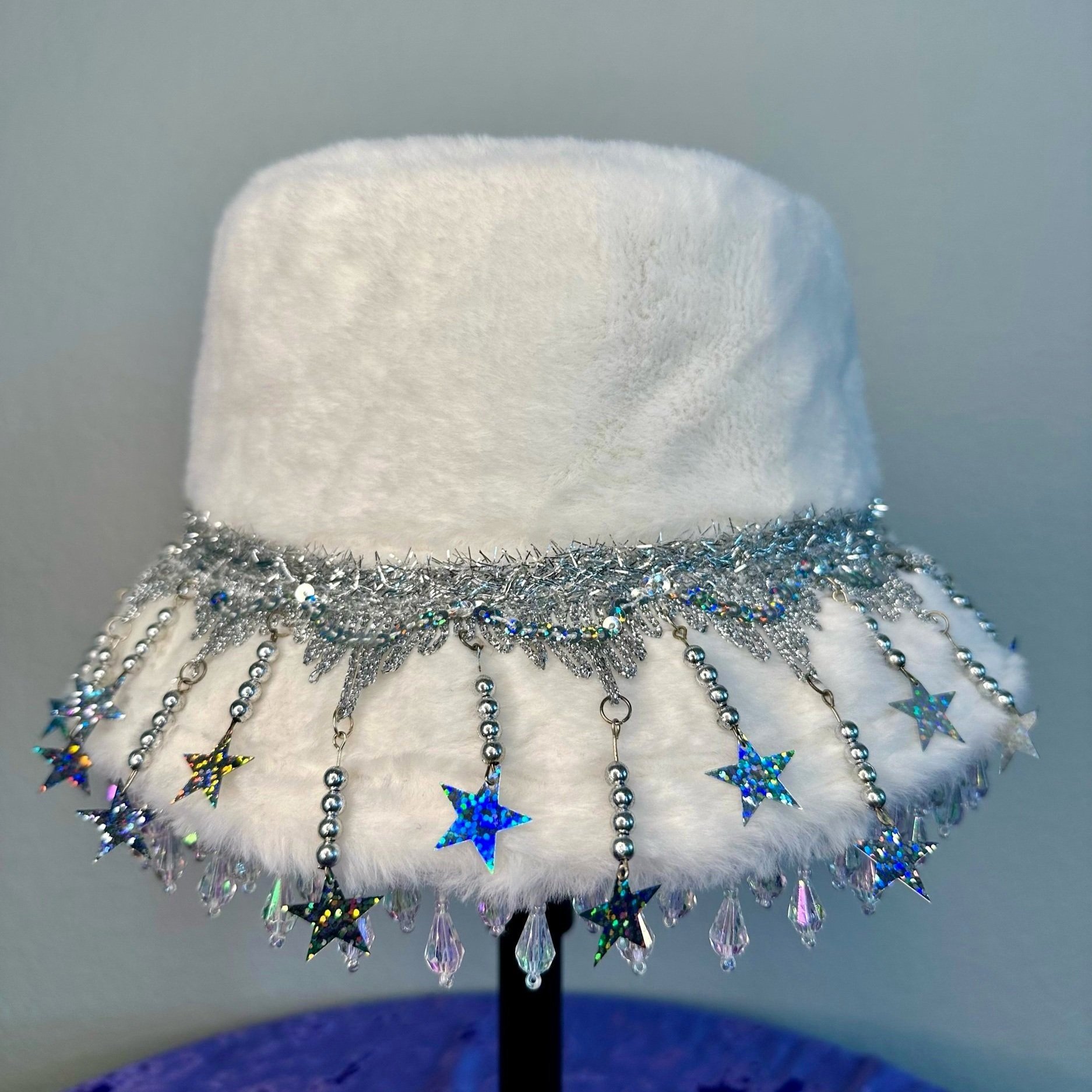 stella white fuzzy fur bucket hat