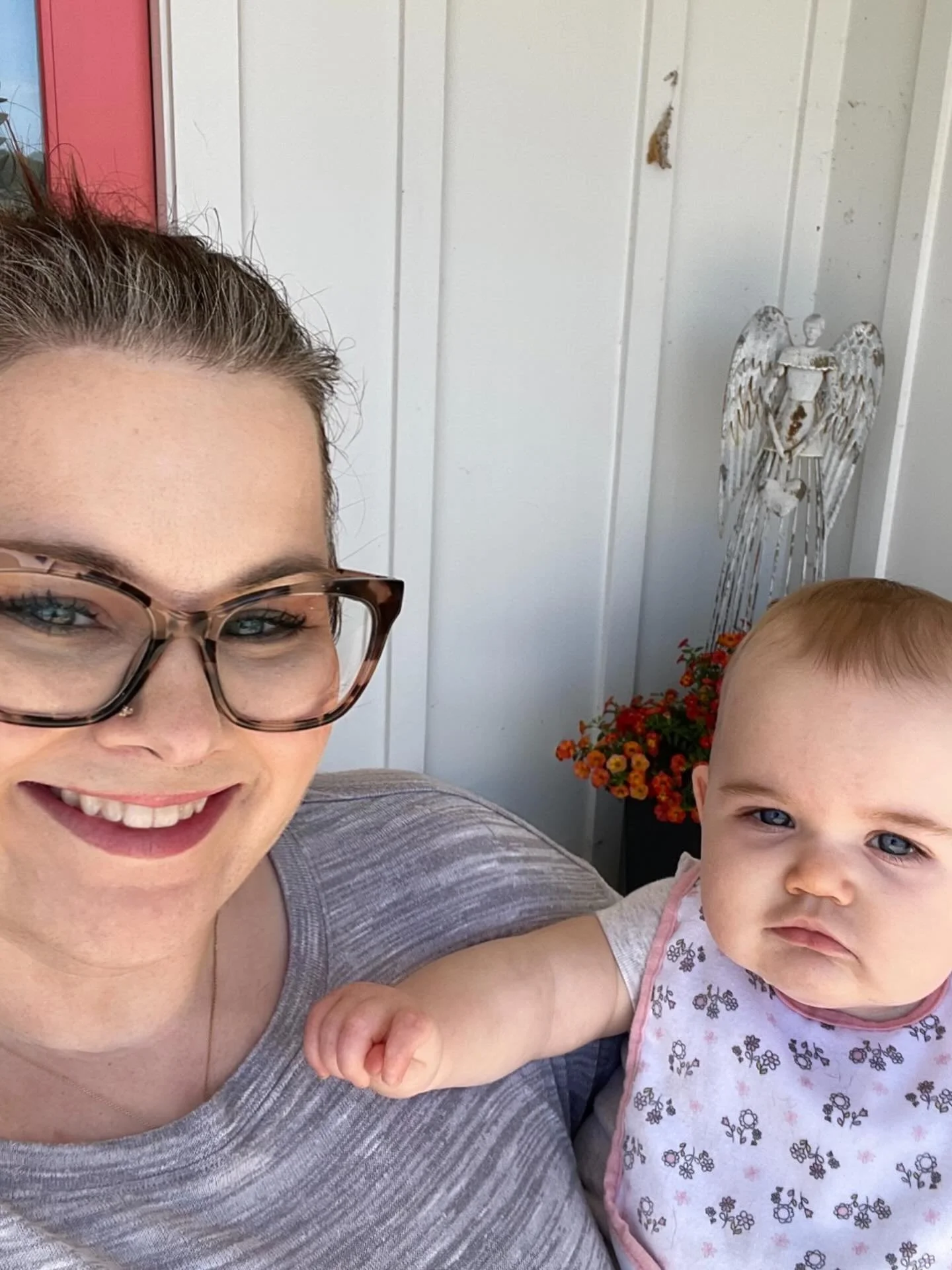 Hi 👋 I&rsquo;m Ashley.
😳 I couldn&rsquo;t get my daughter to smile for this photo
🕸️ my porch is filled with webs and debris
💇&zwj;♀️ I got like 3 inches of solid gray roots going and haven&rsquo;t had a haircut since like May
👖 I only fixed up 