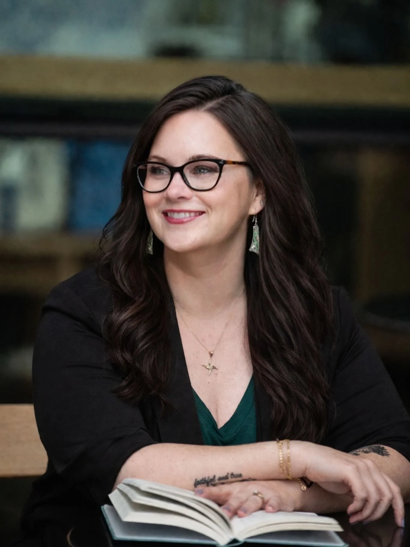 Hi to all the new followers out there! I&rsquo;m Ashley. I wrote a few books you may have read. I&rsquo;m 41, a mom of three and I&rsquo;m still trying to lose baby weight from the last one&hellip; oh well (I&rsquo;m kind of enjoying eating bread rig