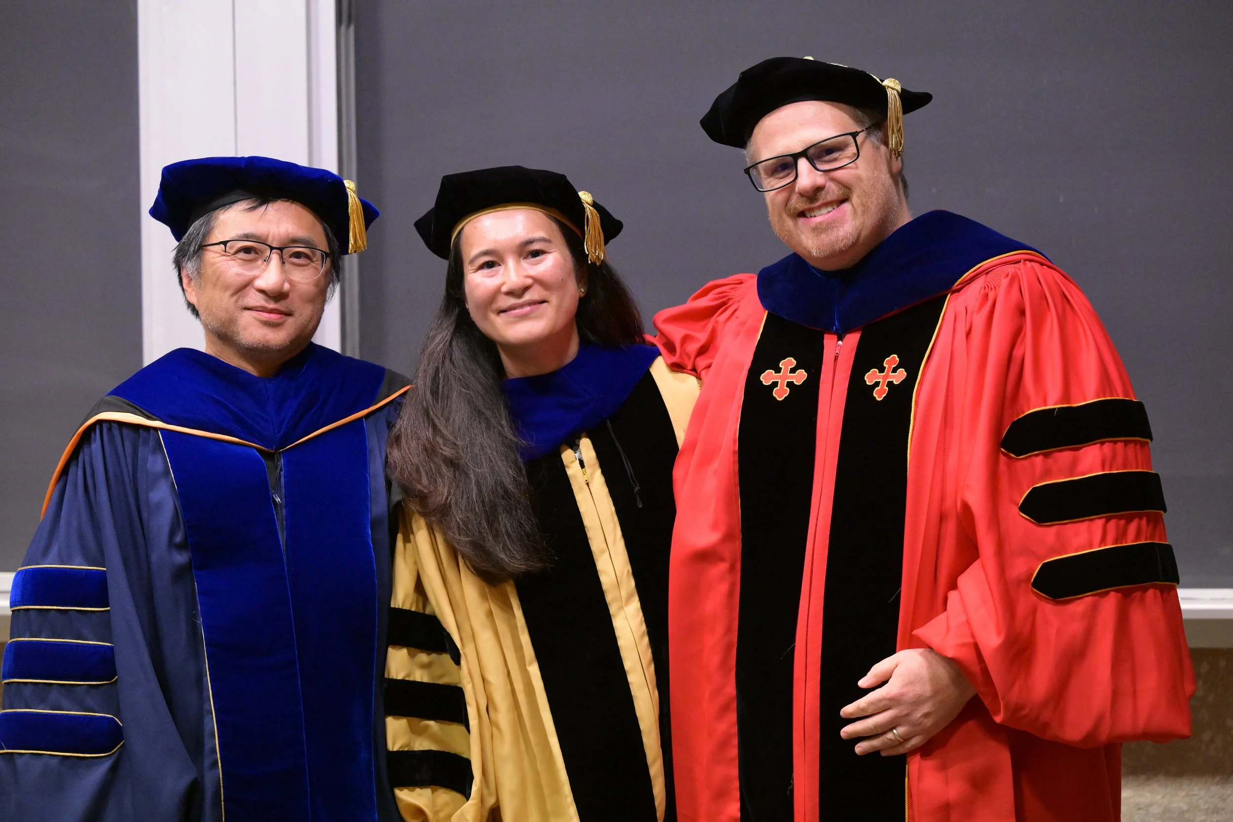 May 23rd, 2024: Drs. John Kim (left) and Michael Schatz (right) hood Kim Lab graduate Margaret Starostik at JHU CMDB's Hooding Ceremony. Congrats Dr. Starostik! 