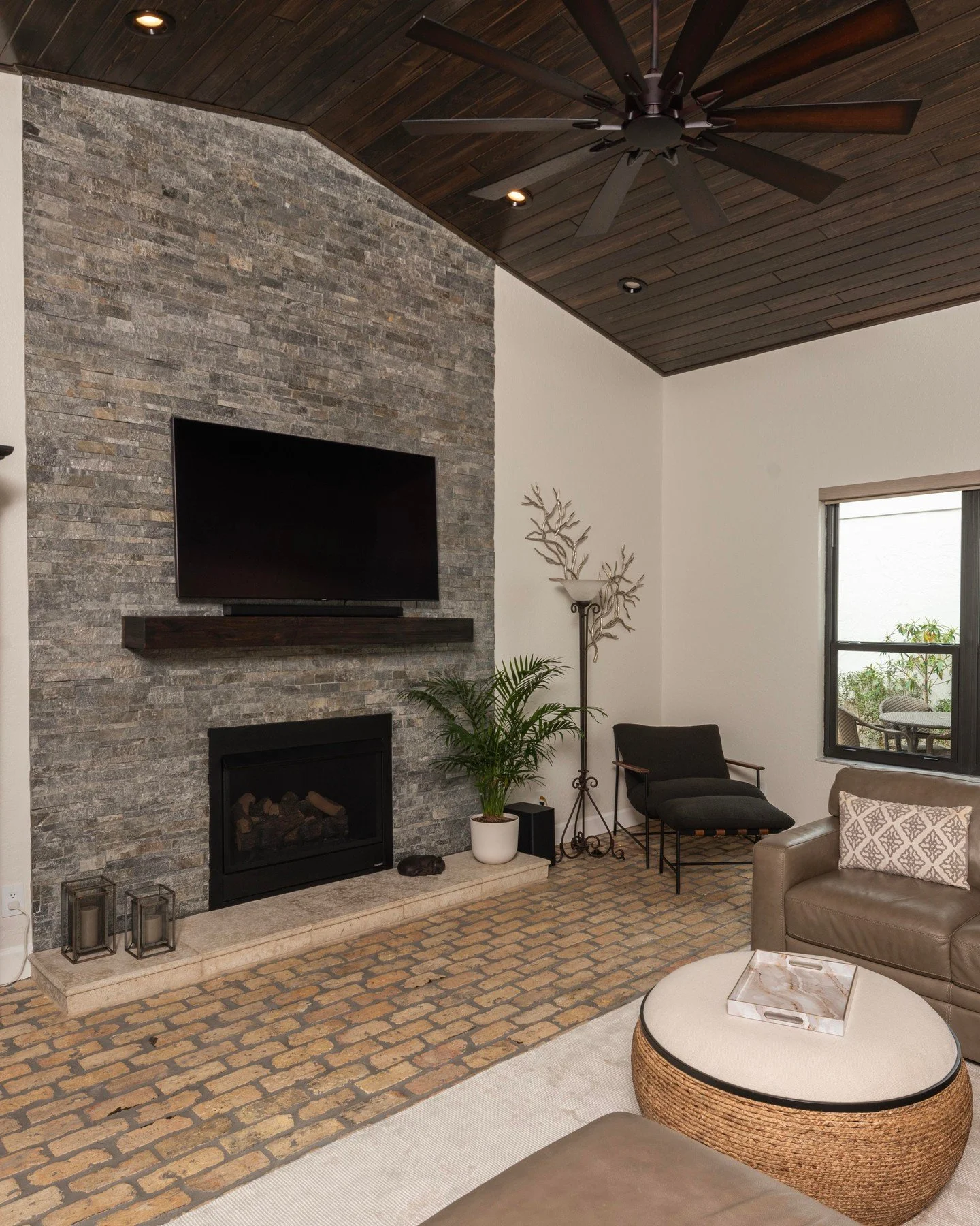 Your cozy corner awaits&hellip; This fireplace renovation is more than just a design feature&mdash;it&rsquo;s the heart of the home, no matter the season. In Florida, fall may not bring chilly nights, but it&rsquo;s still the perfect time to refresh 