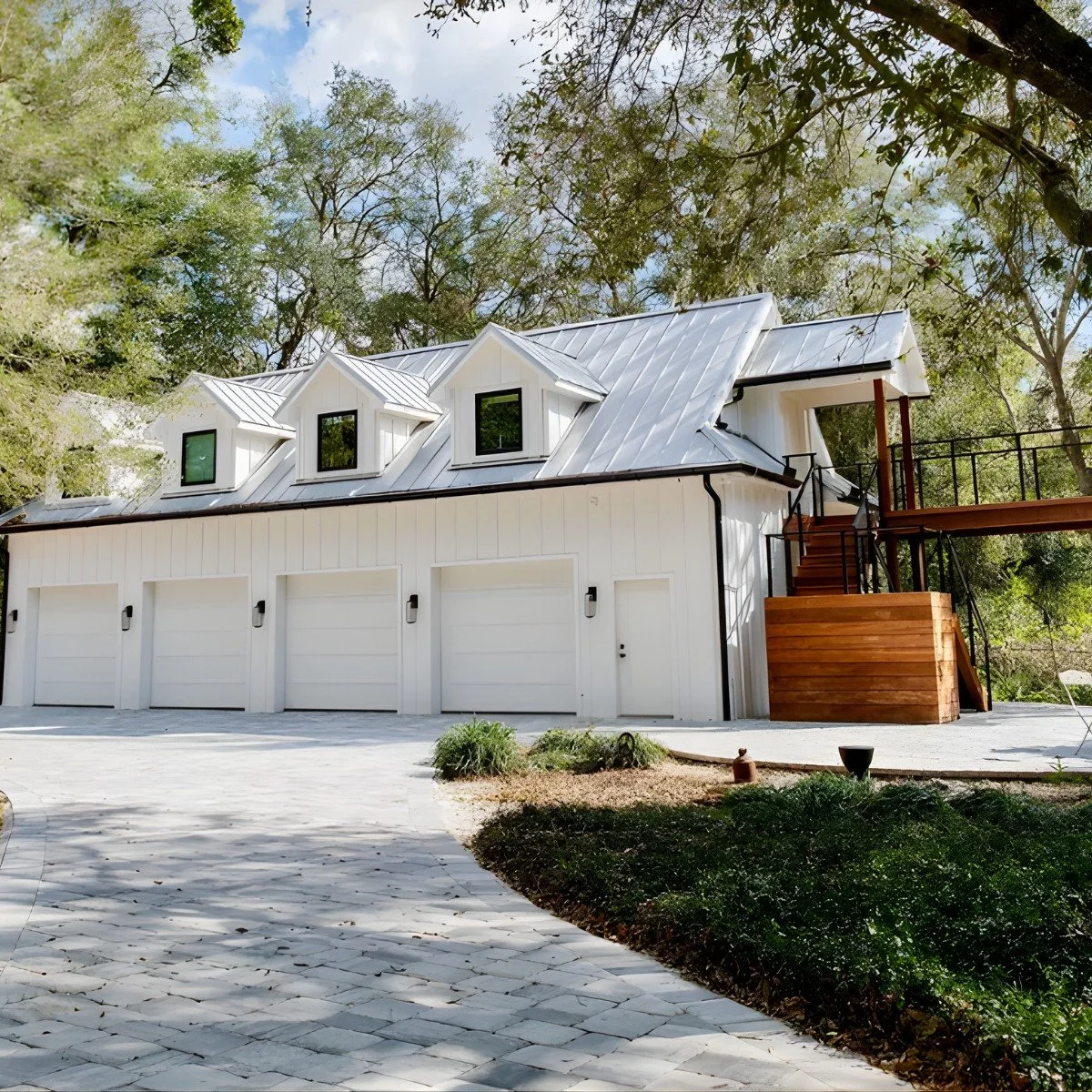 ✨ 𝐄𝐥𝐞𝐯𝐚𝐭𝐞𝐝 𝐄𝐱𝐭𝐞𝐫𝐢𝐨𝐫 𝐋𝐢𝐯𝐢𝐧𝐠 𝐢𝐧 𝐋𝐚𝐤𝐞 𝐌𝐚𝐫𝐲
This Lake Mary exterior renovation brings a fresh, striking presence to the property &mdash; blending bright architectural design with the natural beauty of the surrounding lands