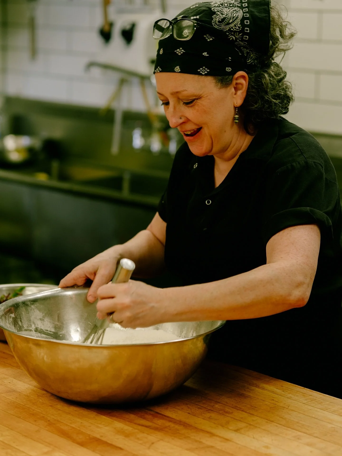 November Second Saturday - From Brussels with Love

Welcome pour: La Chouffe Blond

Welcome Bites:
Leek + cheese tart
Smoked trout p&acirc;t&eacute;
Pear salad
V: frite cone with andalouse sauce 

First course: Saison DuPont

Beer-poached mussels + s