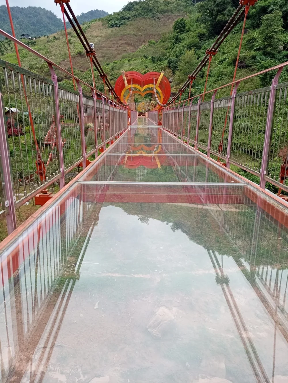 Puente de cristal en Moc Chau