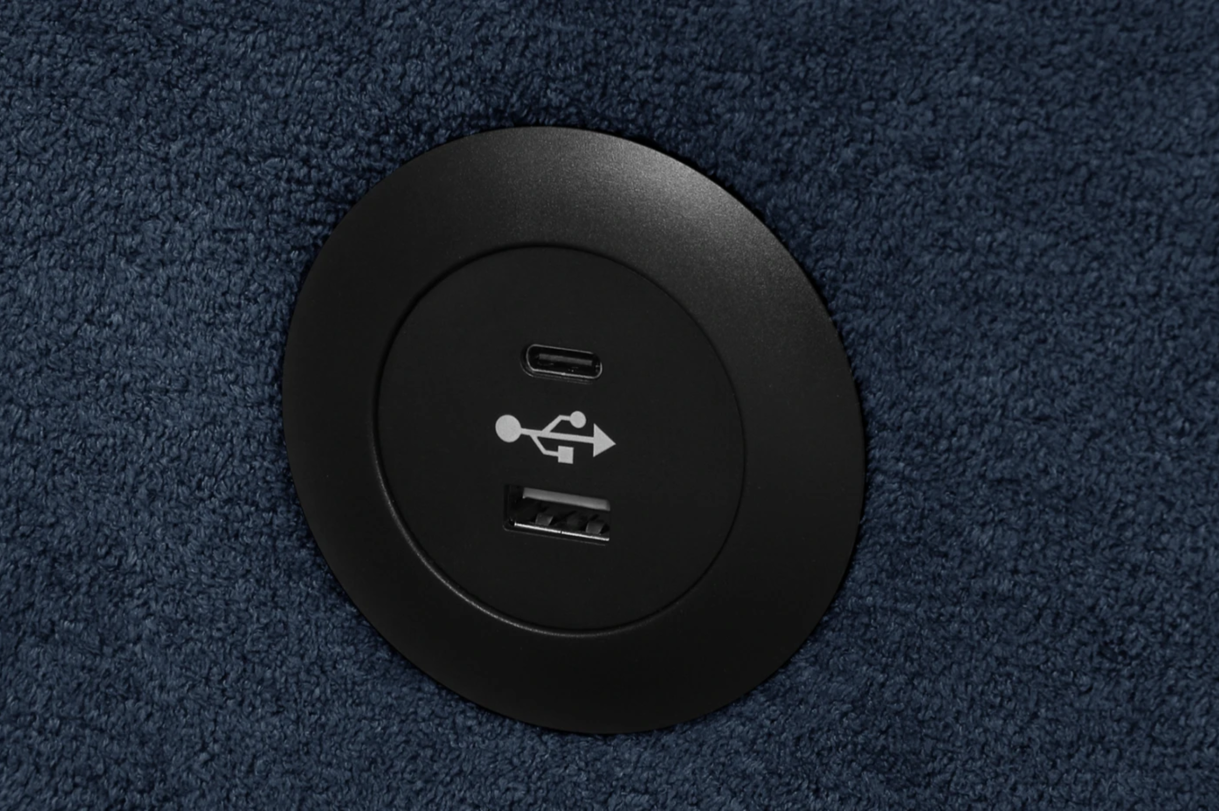 blue_lunas_usb_charging.png