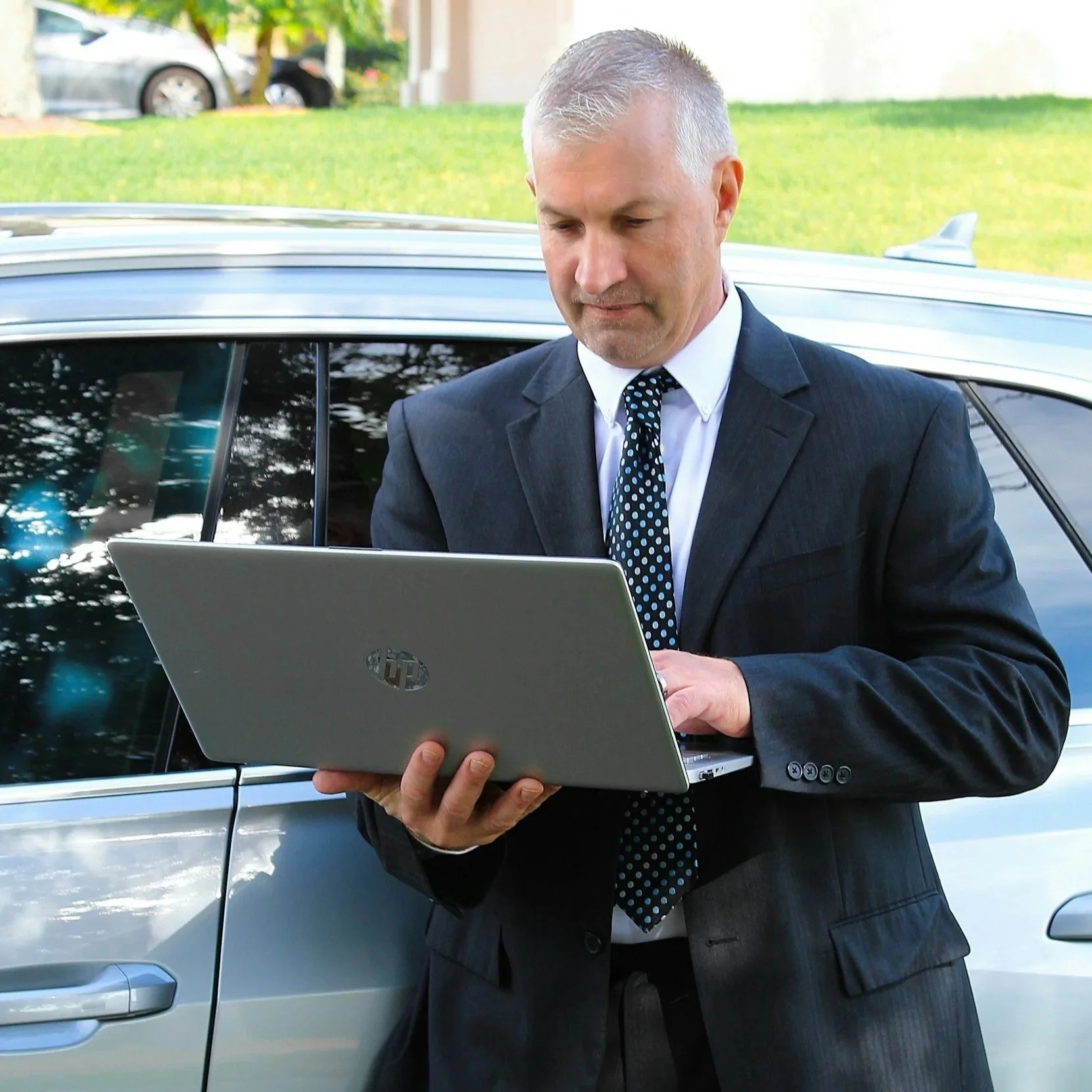 Notary working while traveling and doing an online notarization