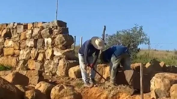 Piedra sobre piedra.jpg