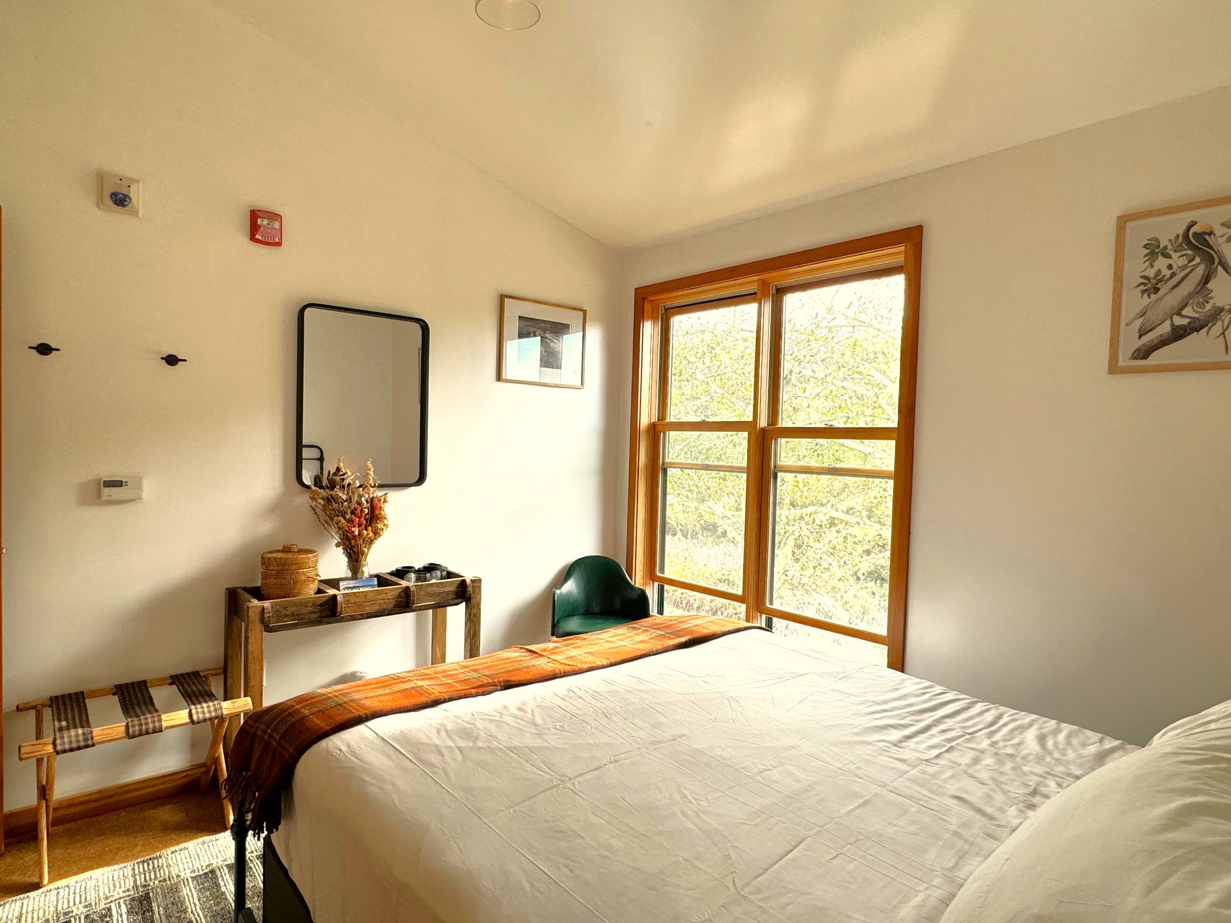 Queen Room 3.jpg