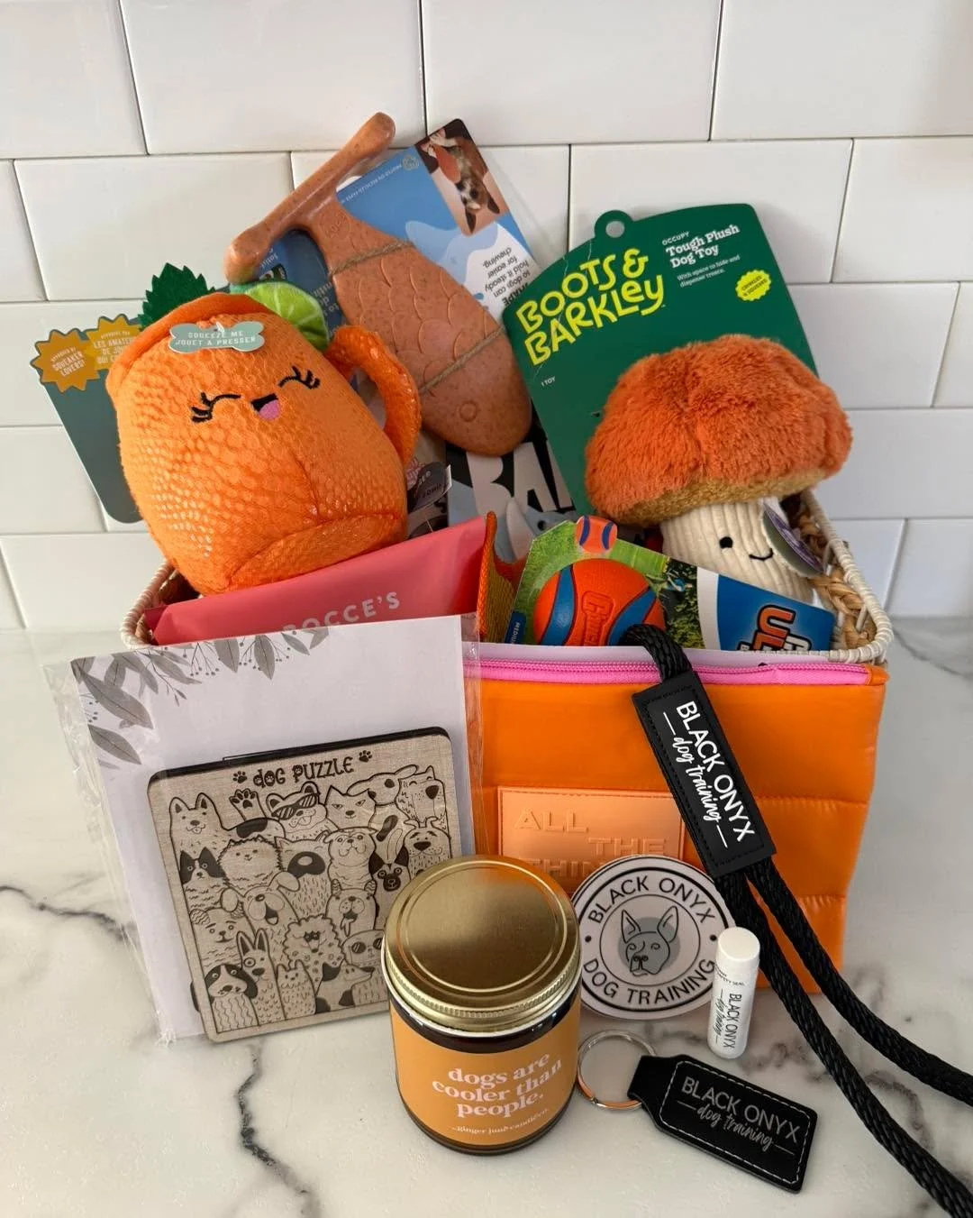 ORANGE you glad you follow Black Onyx? 🧡🍊

We&rsquo;re doing a little spring giveaway to celebrate this growing community and to keep reaching more amazing dogs &amp; owners like YOU.

This basket is packed with some orange-themed goodies for you a