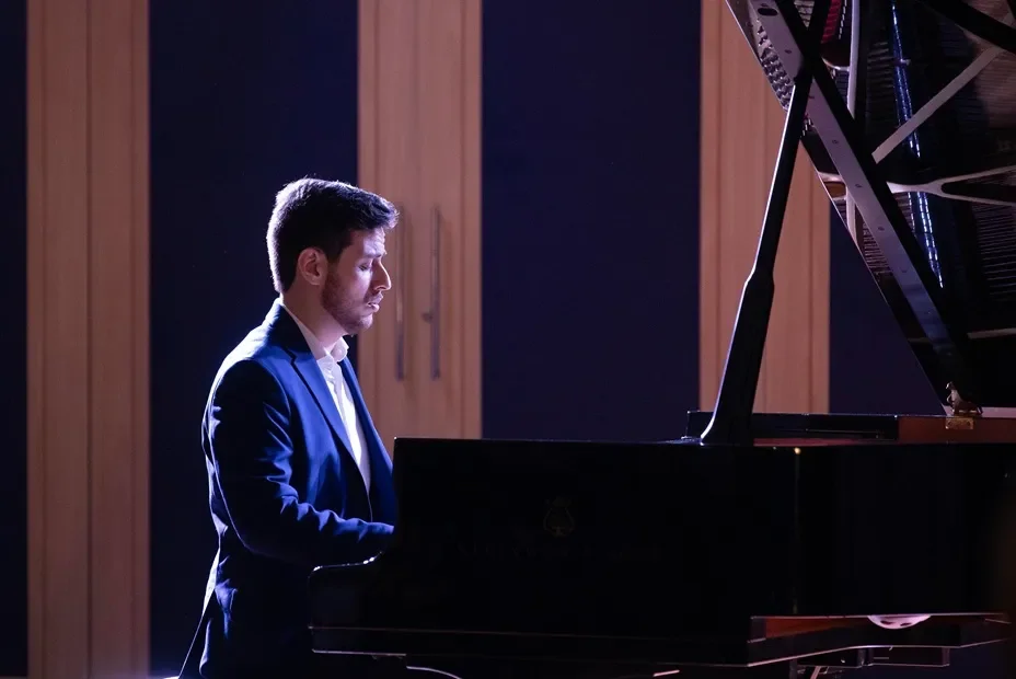 Ervino Rieger - Piano