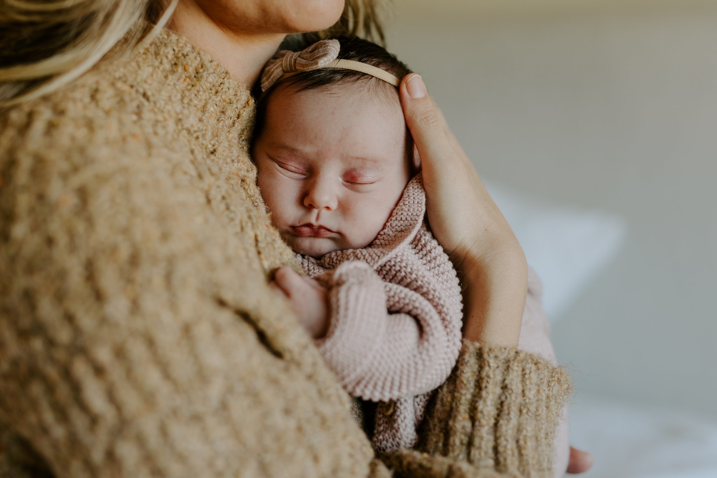 carslbad-newborn-photographer-in-home-session-23.jpg