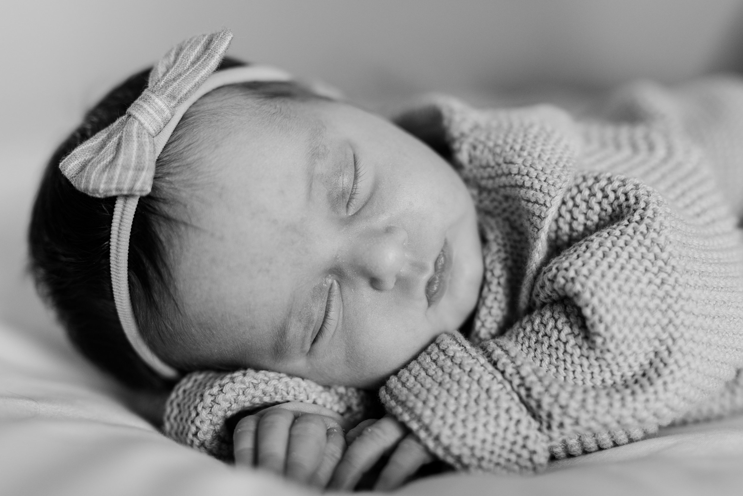 carslbad-newborn-photographer-in-home-session-28.jpg