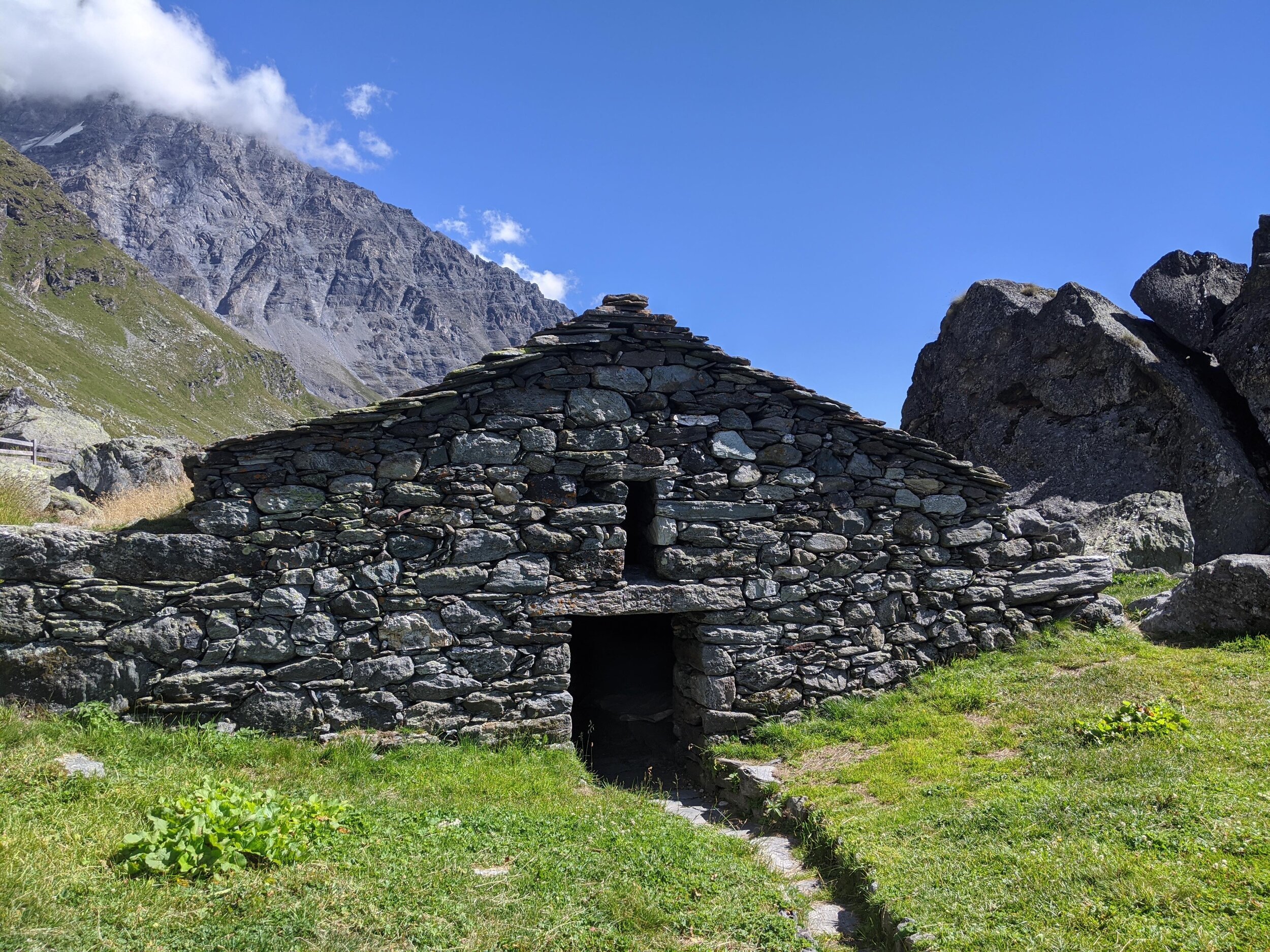 Fionnay+to+Bonatchiesse+hiking+guide+4.jpg