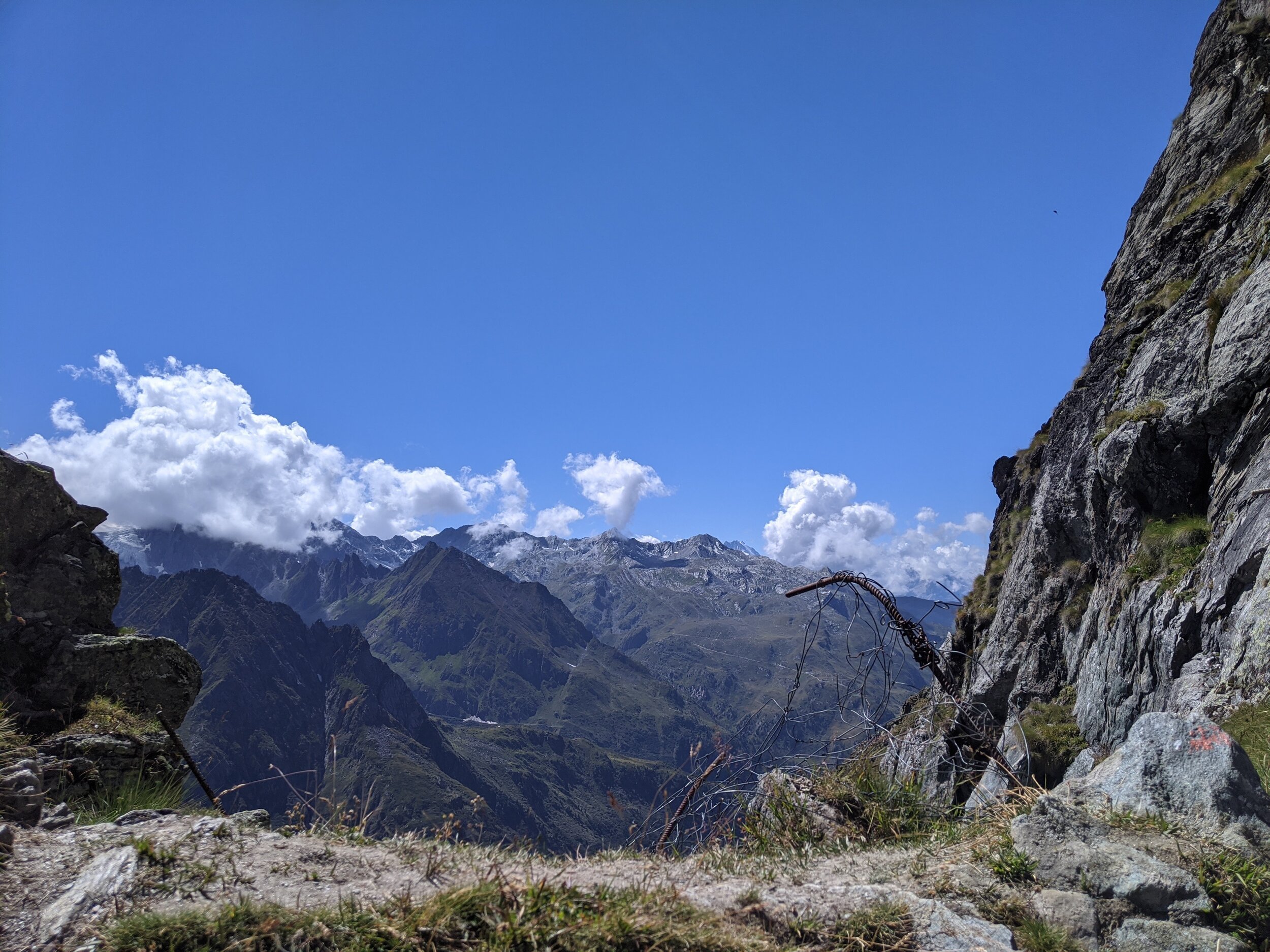 Fionnay+to+Bonatchiesse+hiking+guide+11.jpg