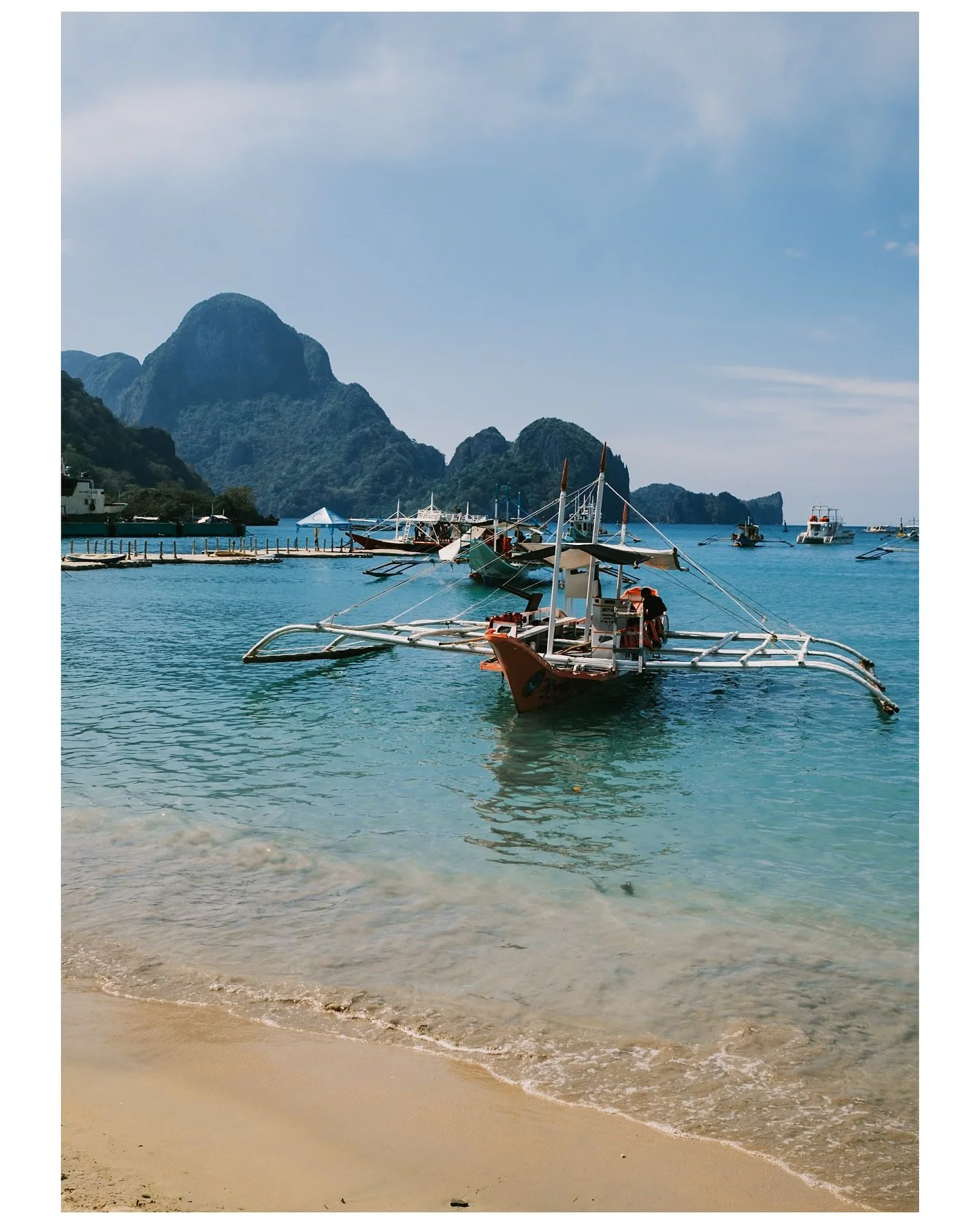 With all the rain in Sydney, take me back to the sunshine in El Nido ☀️

📷 X100VI 

#andreainplaces #fujifilm #fujifilmx_au #fujifilmx100vi #x100vi #greenblooded #travelphotography #photography #travel #featuremeteds #elnido #philippines