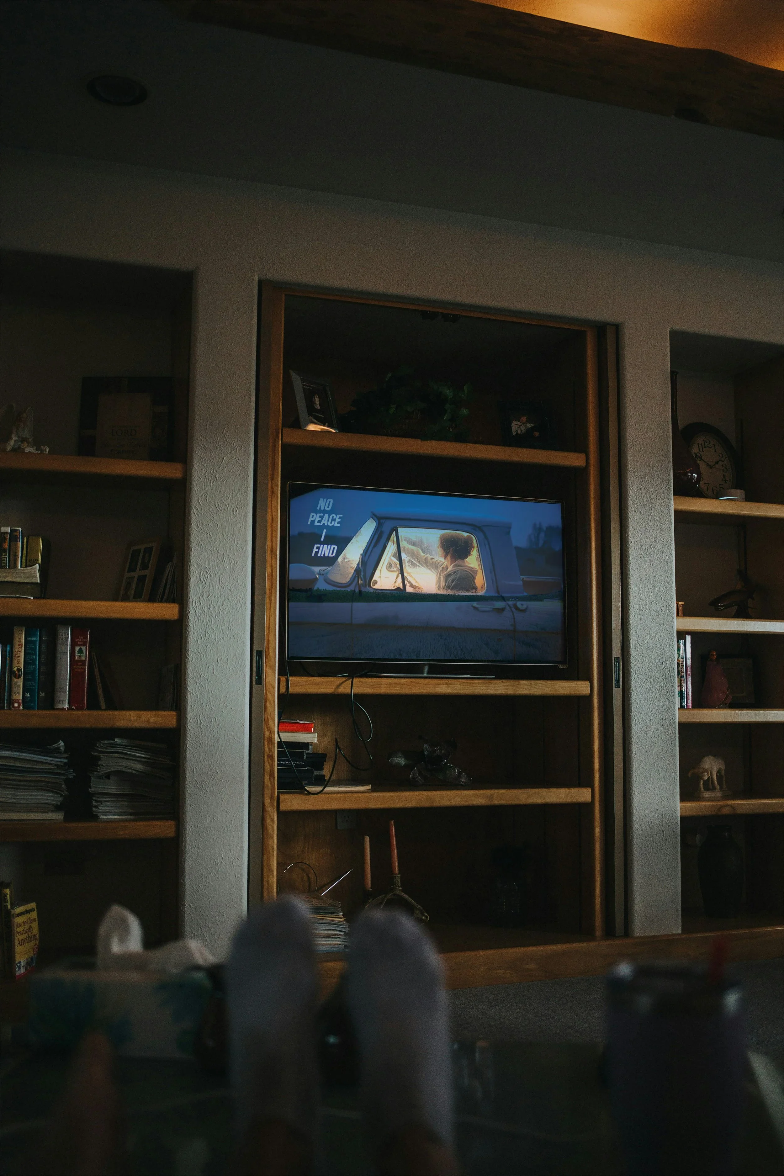 Living room with a Cindependent film on the tv screen