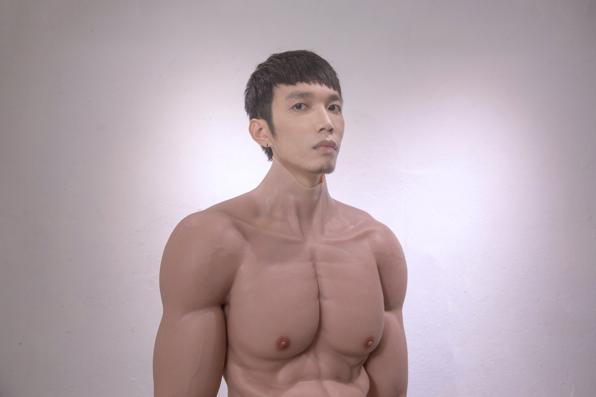 Artist Liao Jiaming on tarot card reading, exploring the relationship between A.I. and humanity, and the complexity of fingers.