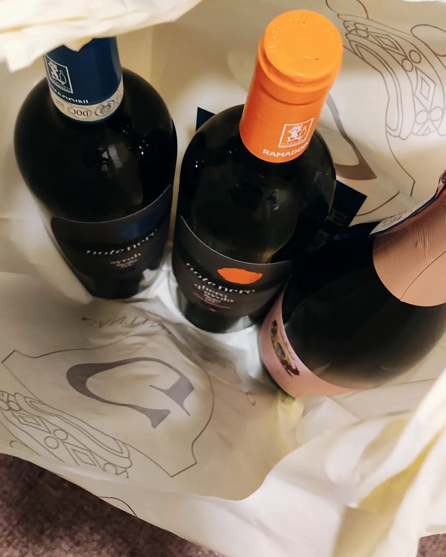 Friday Night Delivery😍

&quot;🍇 Proud to have been delivering Beeagle Wine to your doors via Deliveroo for three fantastic years! Cheers to the journey and many more to come. 🥂 #BeeagleWine #ThreeYearsStrong #DeliverooDelights&quot;