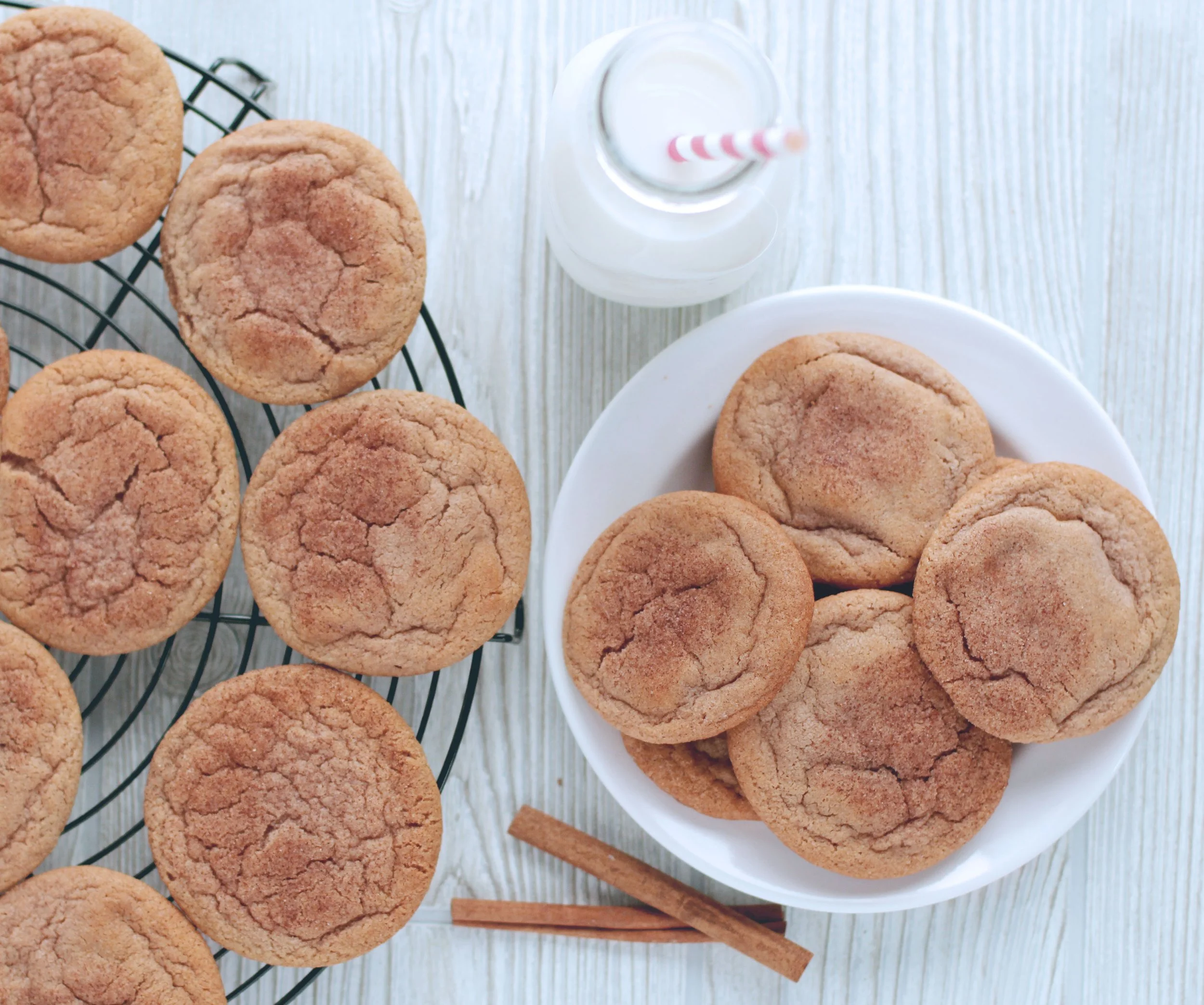 A plate and a cooling tray with Snickerdoodle cookies
