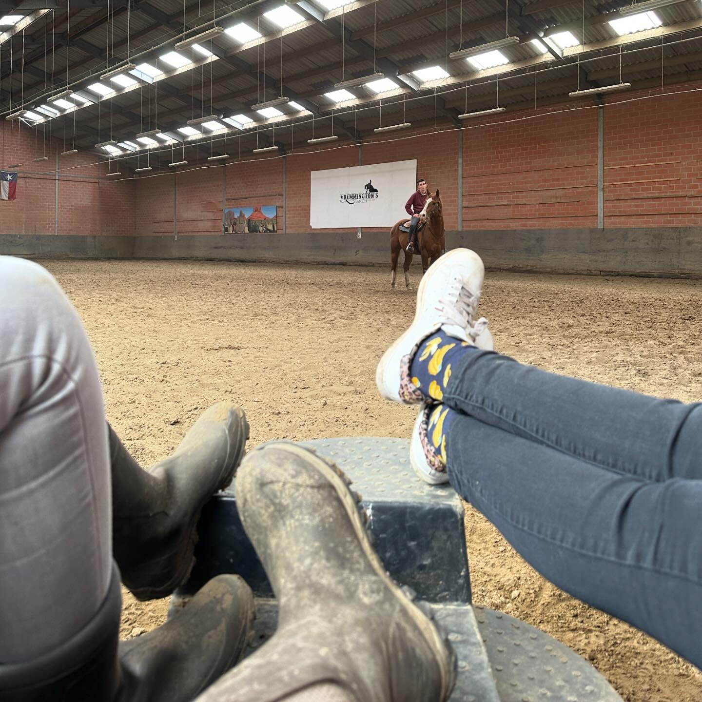 Ondanks het slechte weer wederom een gezellige dag op de ranch 😁👍🏻 

#horsefreedom #quarterhorsesofinstagram #quarterhorsesarethebest #horseranch #naturalhorsemanship #MindfulHorse #equistrianlife #paardenparadijs #horseparadise #westernrijden #we