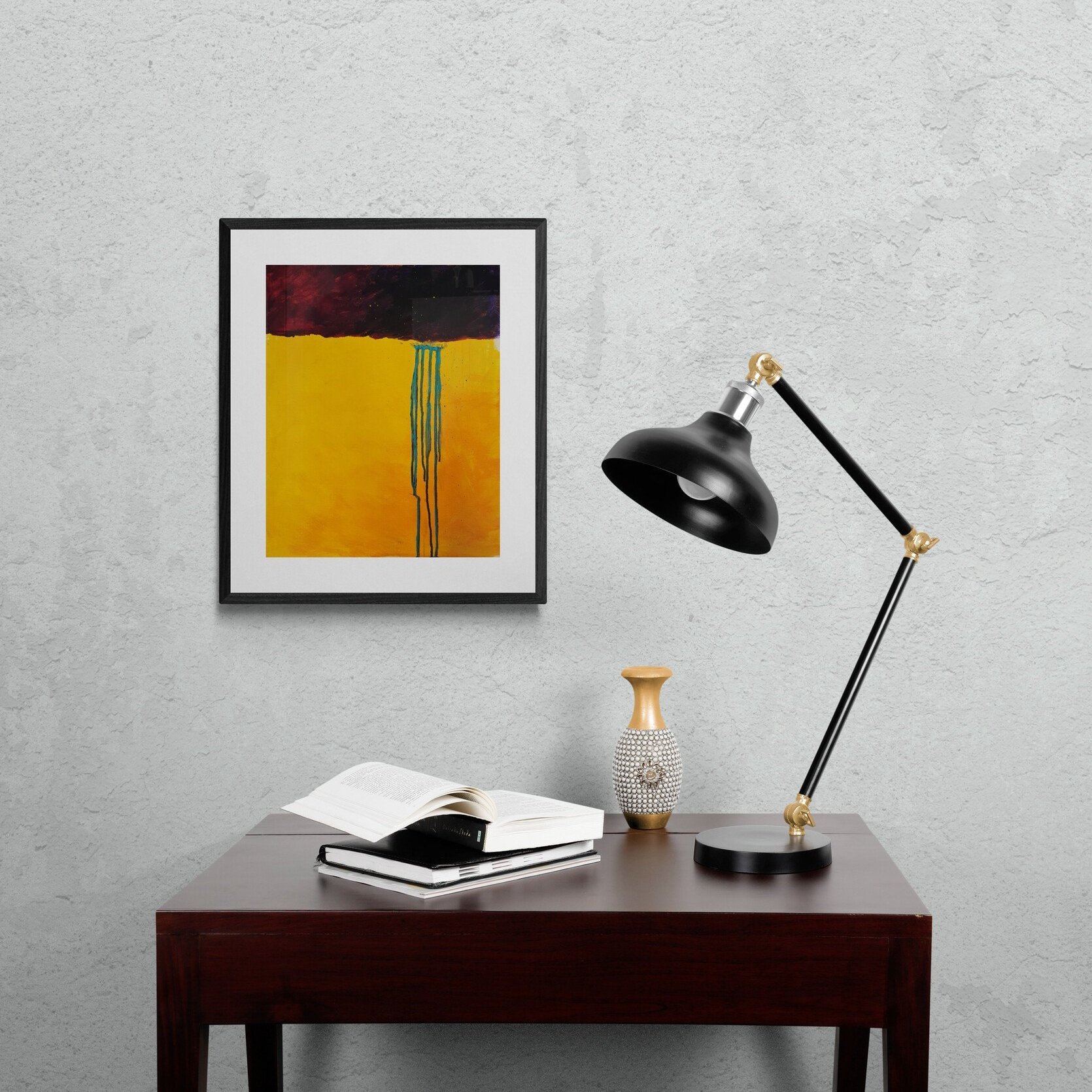 Small_desk_with_black_lamp+%281%29.jpg