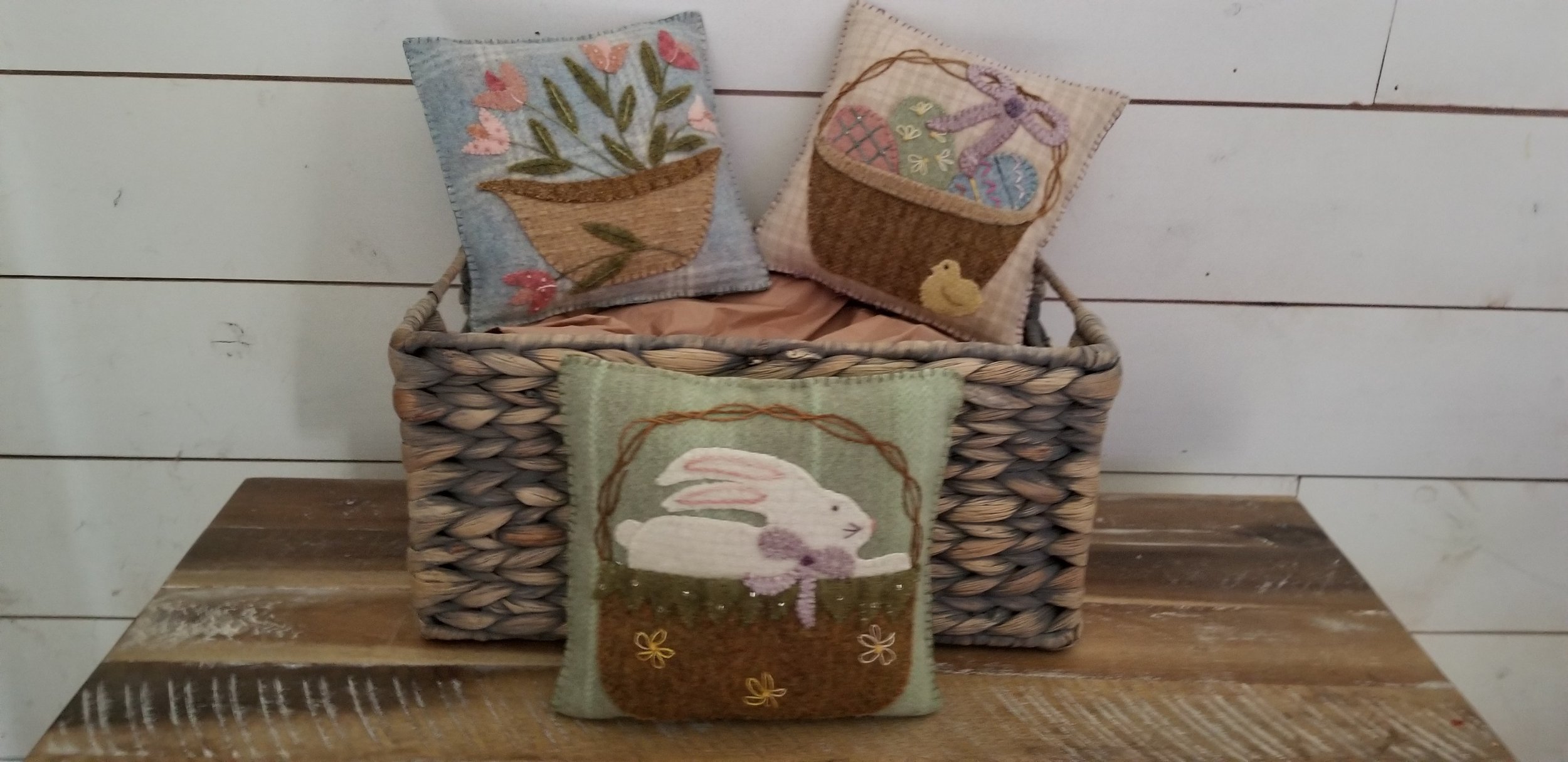 447: Spring Bowl Filler Pillows