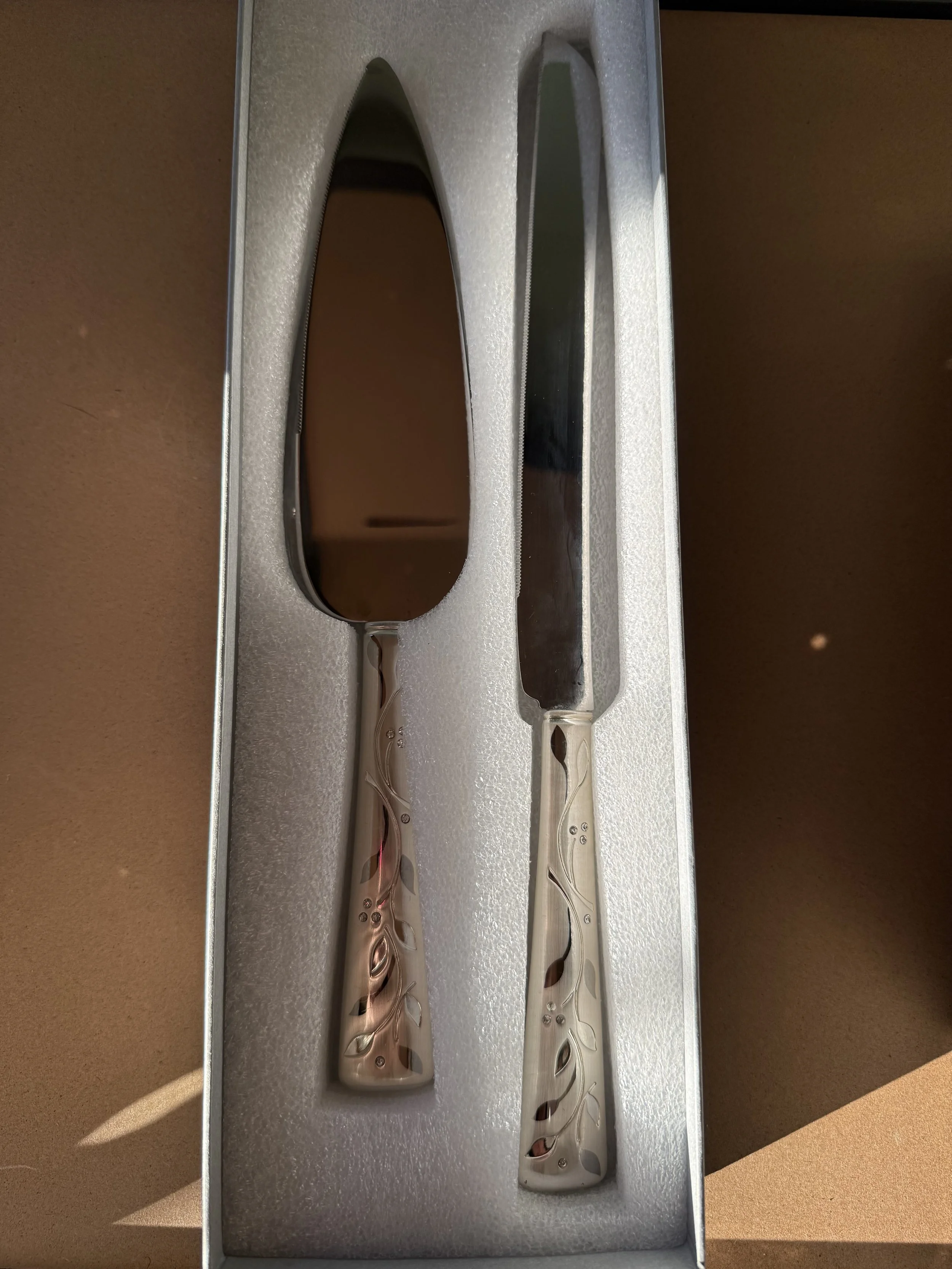 Gold Cake Cutting set - $5