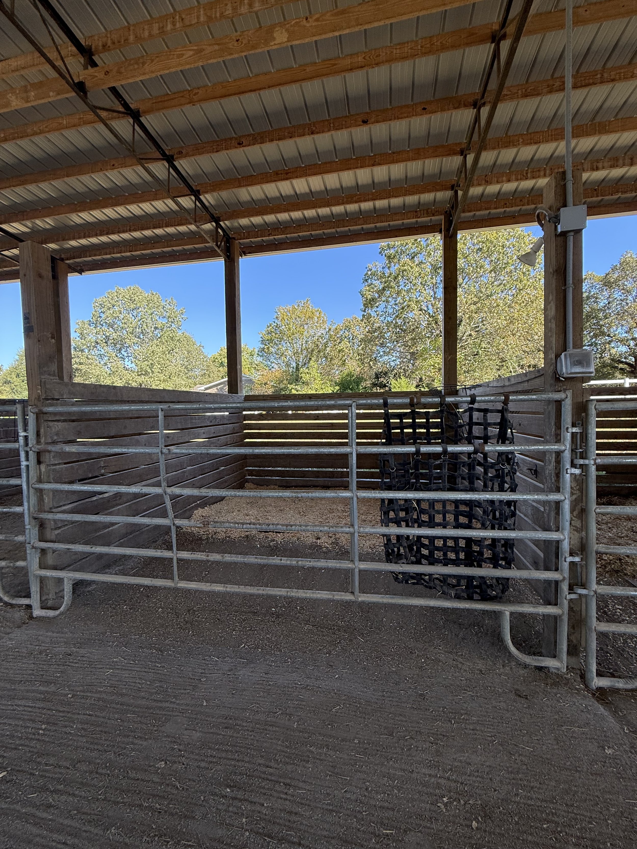 12' x 12' large, open, easy access to the arena