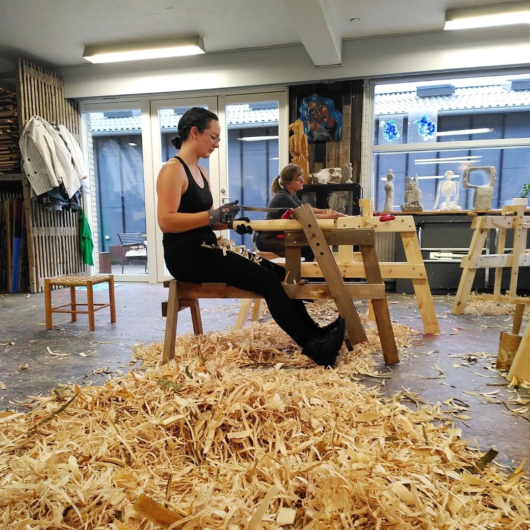 Kursus p&aring; N&oslash;rgaards H&oslash;jskole del 1. Stor succes s&aring; langt 🙏
@nrgaards

#gr&oslash;nsl&oslash;jd #snittehest #sp&aring;ner #holdbarth&aring;ndverk #holdbarth&aring;ndv&aelig;rk #snittet #skammel #taburet #h&oslash;jskole #h&o