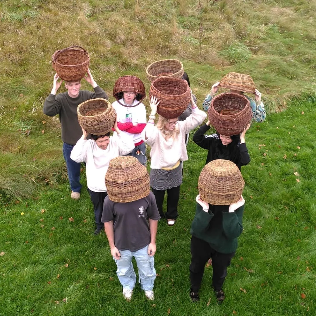 Glimt fra ugen der gik ✨ @designhojskolen 

#pileflet #kurvemager #kurveflet #pil #willowbasket #h&oslash;jskole #h&oslash;jskoleliv #denskandinaviskedesignh&oslash;jskole #holdbarth&aring;ndv&aelig;rk #undervisning #kursus #h&aring;ndv&aelig;rk #kun