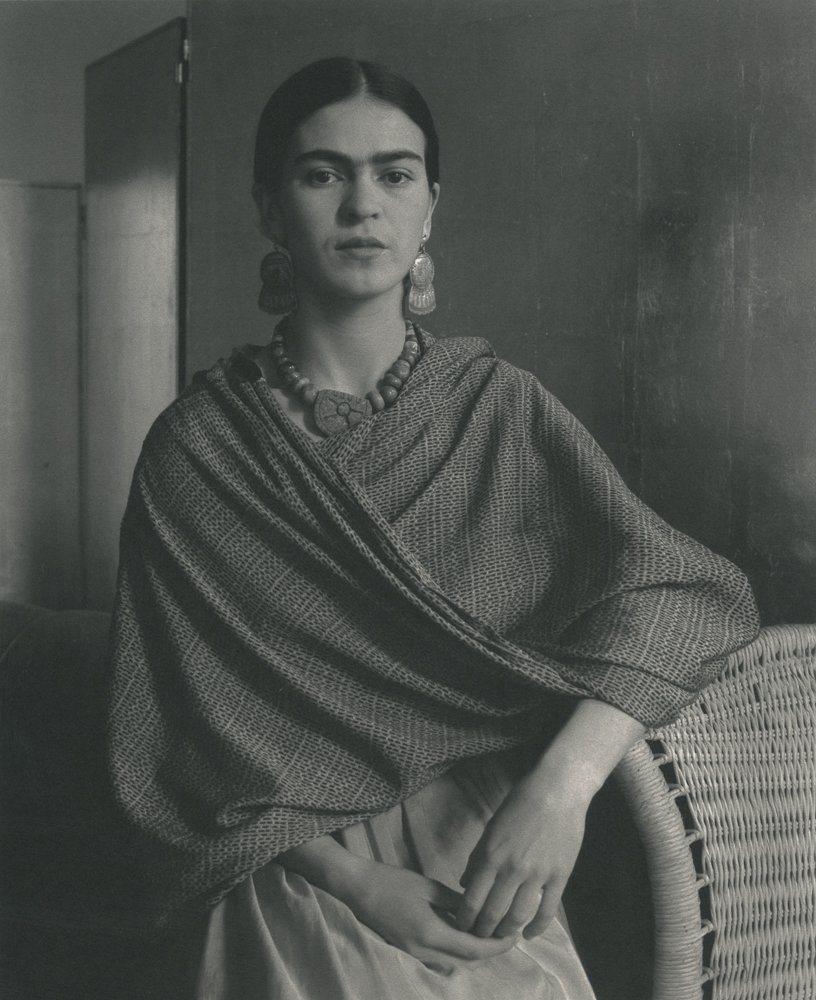 Imogen Cunningham, Frida Kahlo Rivera, Painter and Wife of Diego Rivera, 1931. Platinum-palladium print on Arches Platine paper, 24.9 x 17.5 cm.