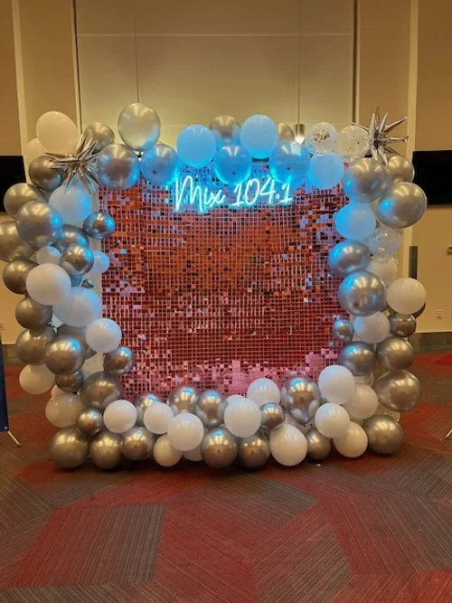 MIX 104.1 Deck The Hall Ball Selfie Wall December 2023