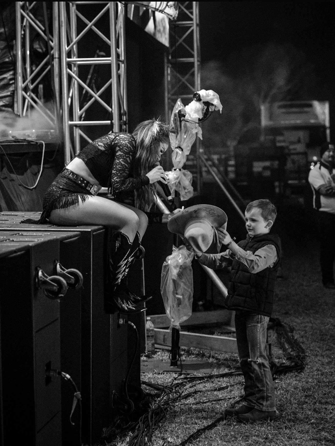 Last night I played the biggest festival show I&rsquo;ve ever played @countryfestqld 👢 It was incredible but this moment meant the most to me! 

This is why I love my job and I&rsquo;m so grateful everyday! 

This little guys mum was waving at me an