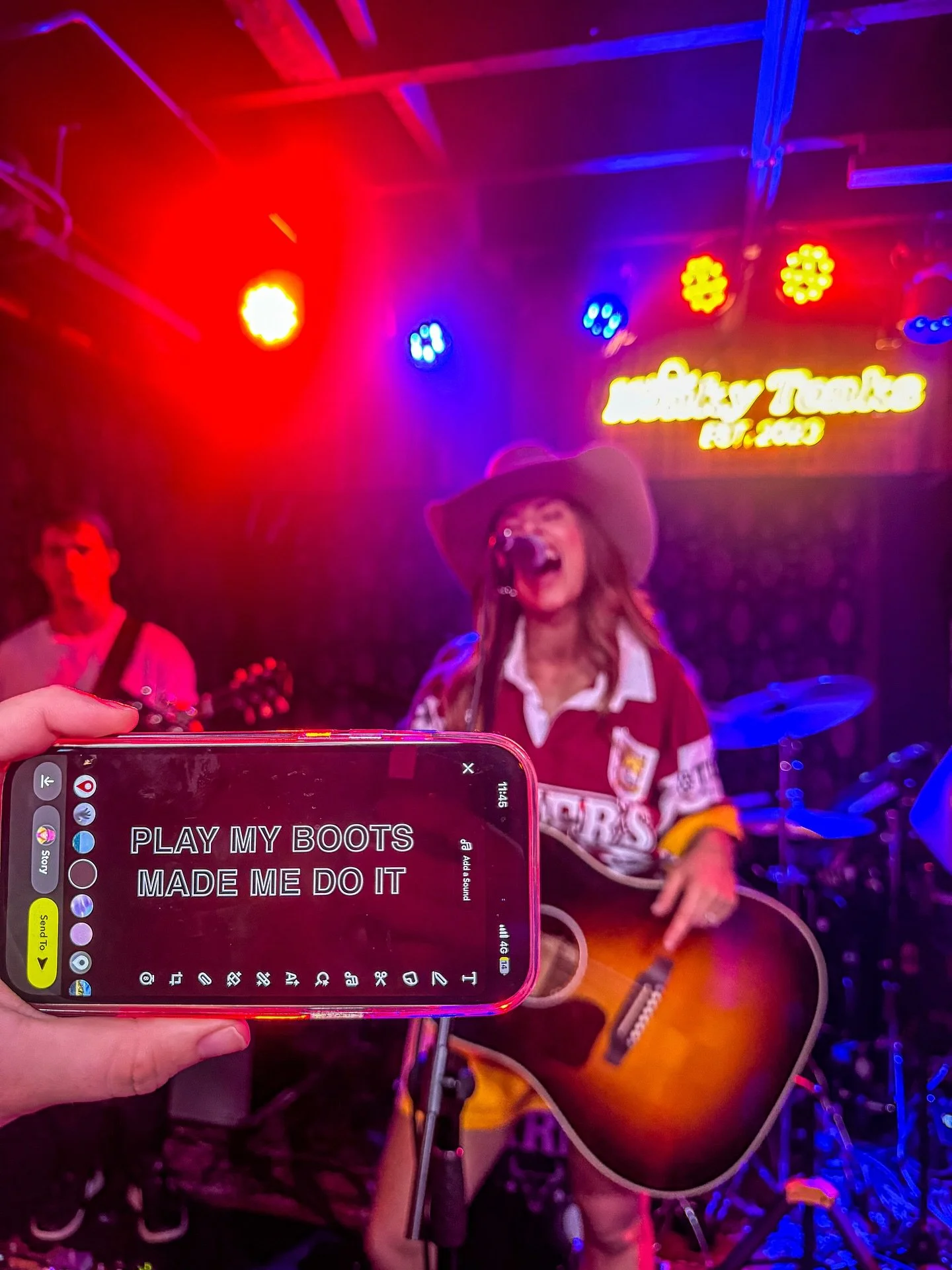 Last night we went honky tonking 👢
@honkytonks.bne that was insane! Thanks for having us ❤️&zwj;🔥
#upthebroncos