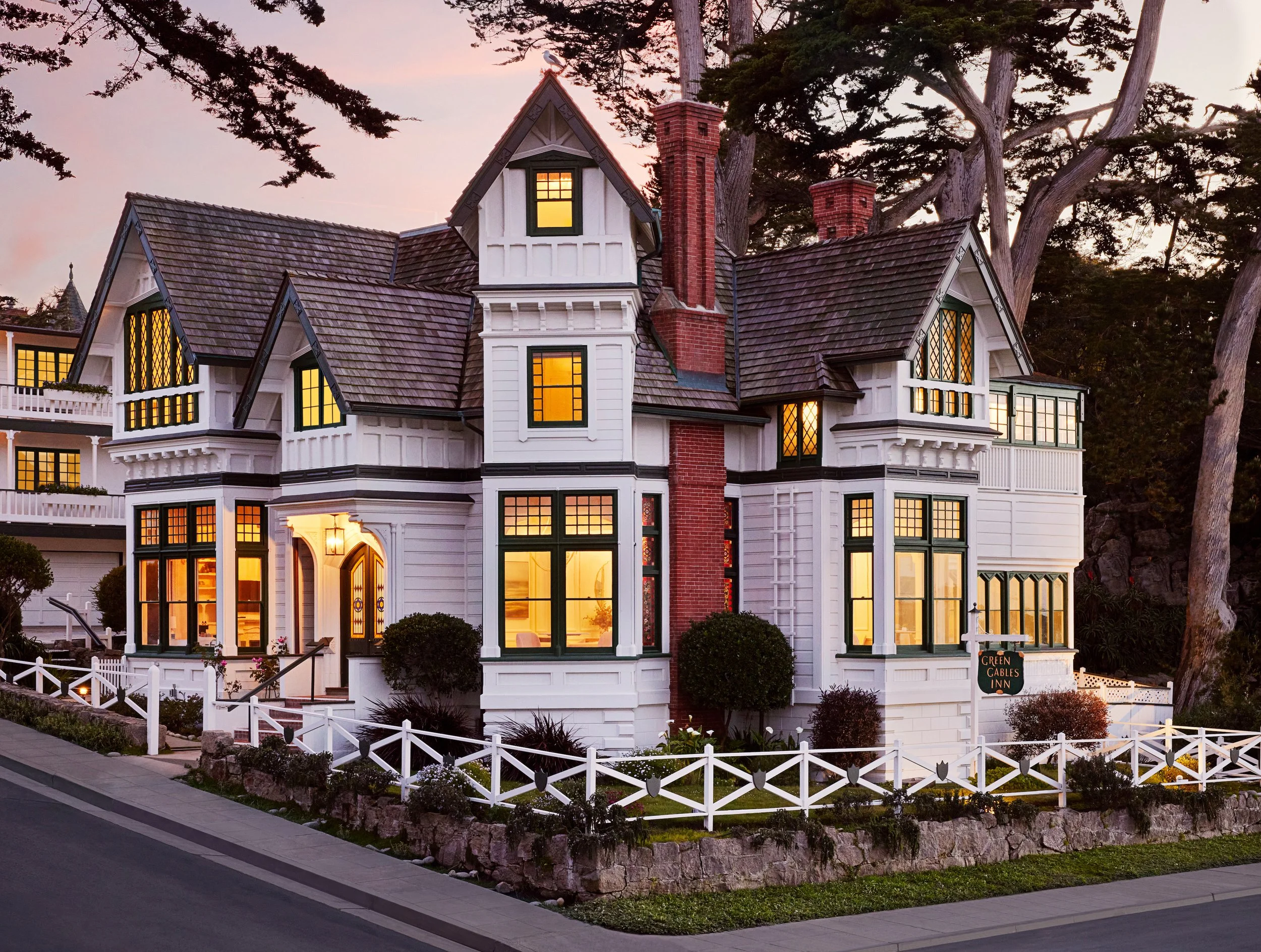 25-GG-Exterior-2Night.jpg