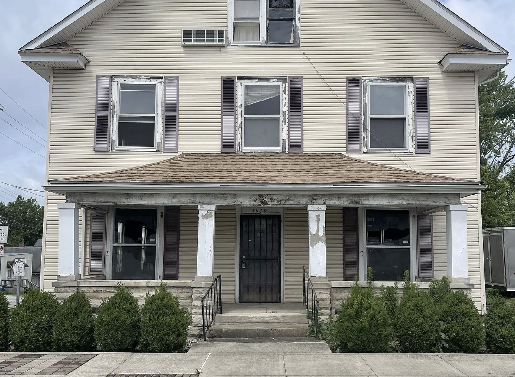 1629 J St,&nbsp;Bedford, IN 47421