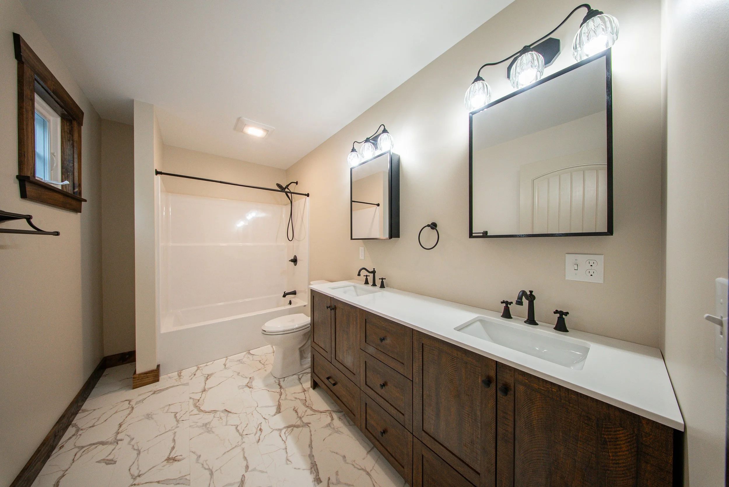 Classic Farmhouse - Bath.jpg