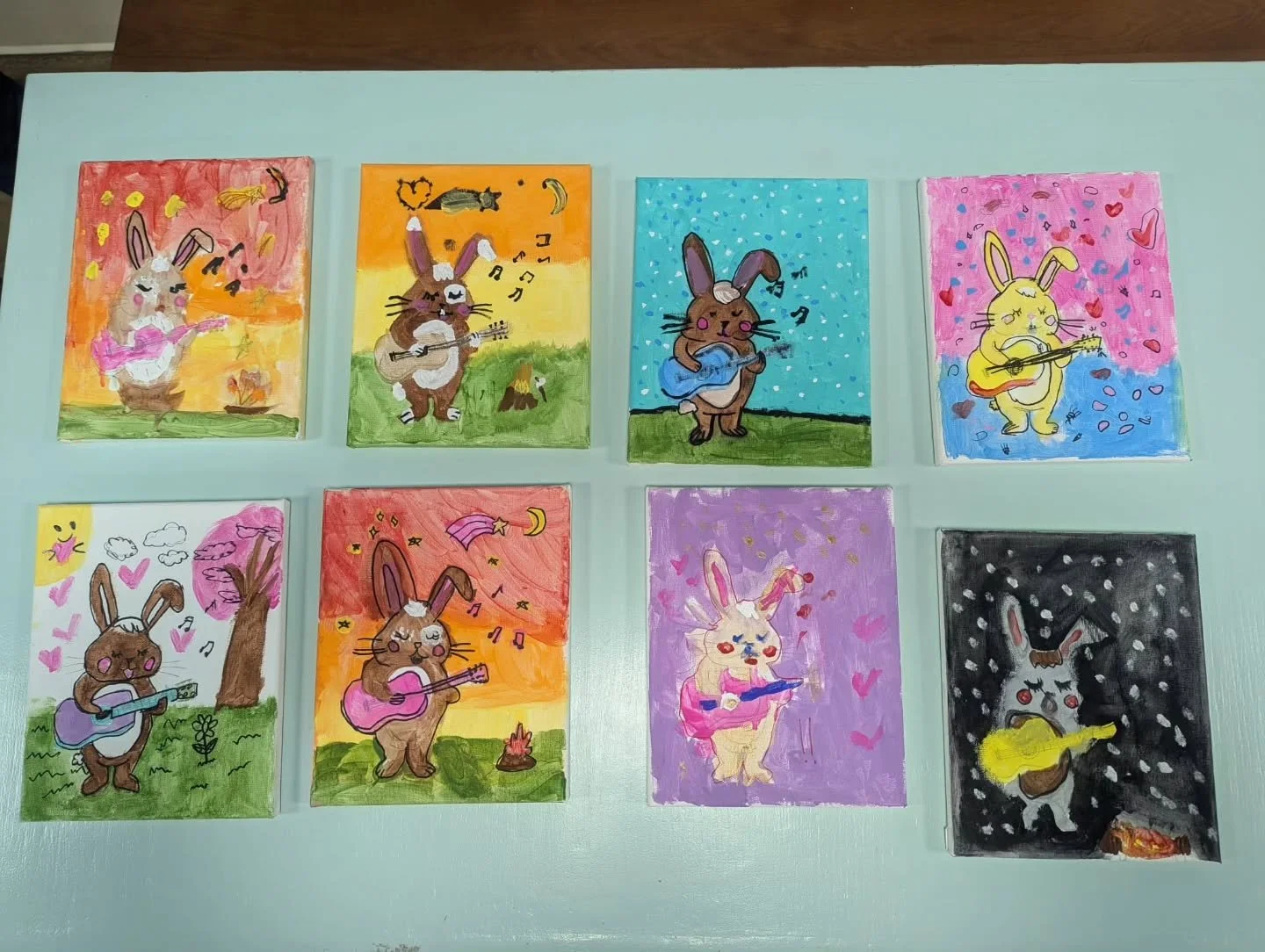 We were busy busy painting yesterday! 🎨🖌
In the morning, the lovely and talented Anna and Ruza led a watercolour paint along workshop where participants painted a beautiful fall landscape 🌳🍂
Then in the afternoon, we hosted a kids birthday part