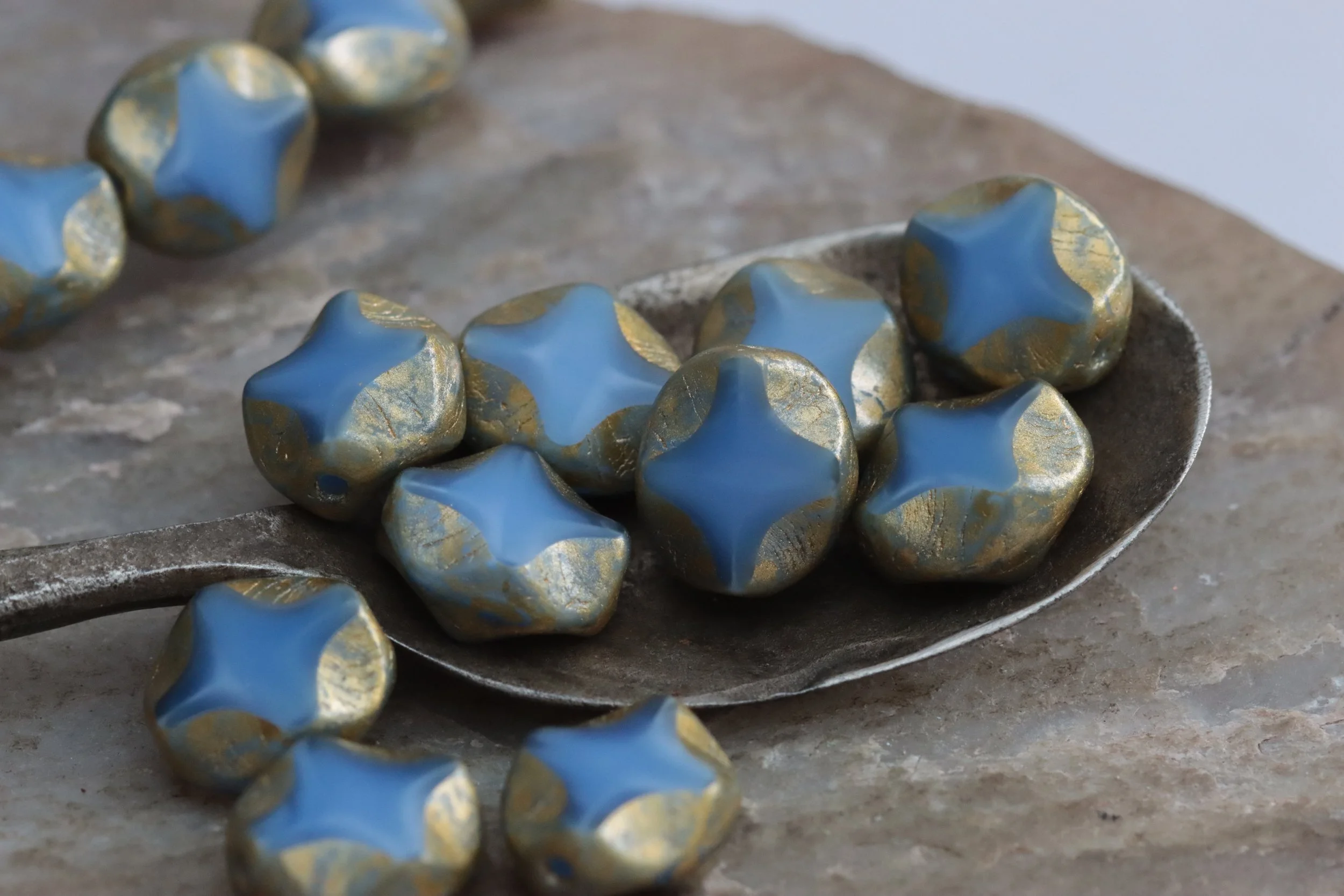 Silky Cornflower with Antique Gold Diamond Wavy Oval Czech Glass Beads 9x8mm