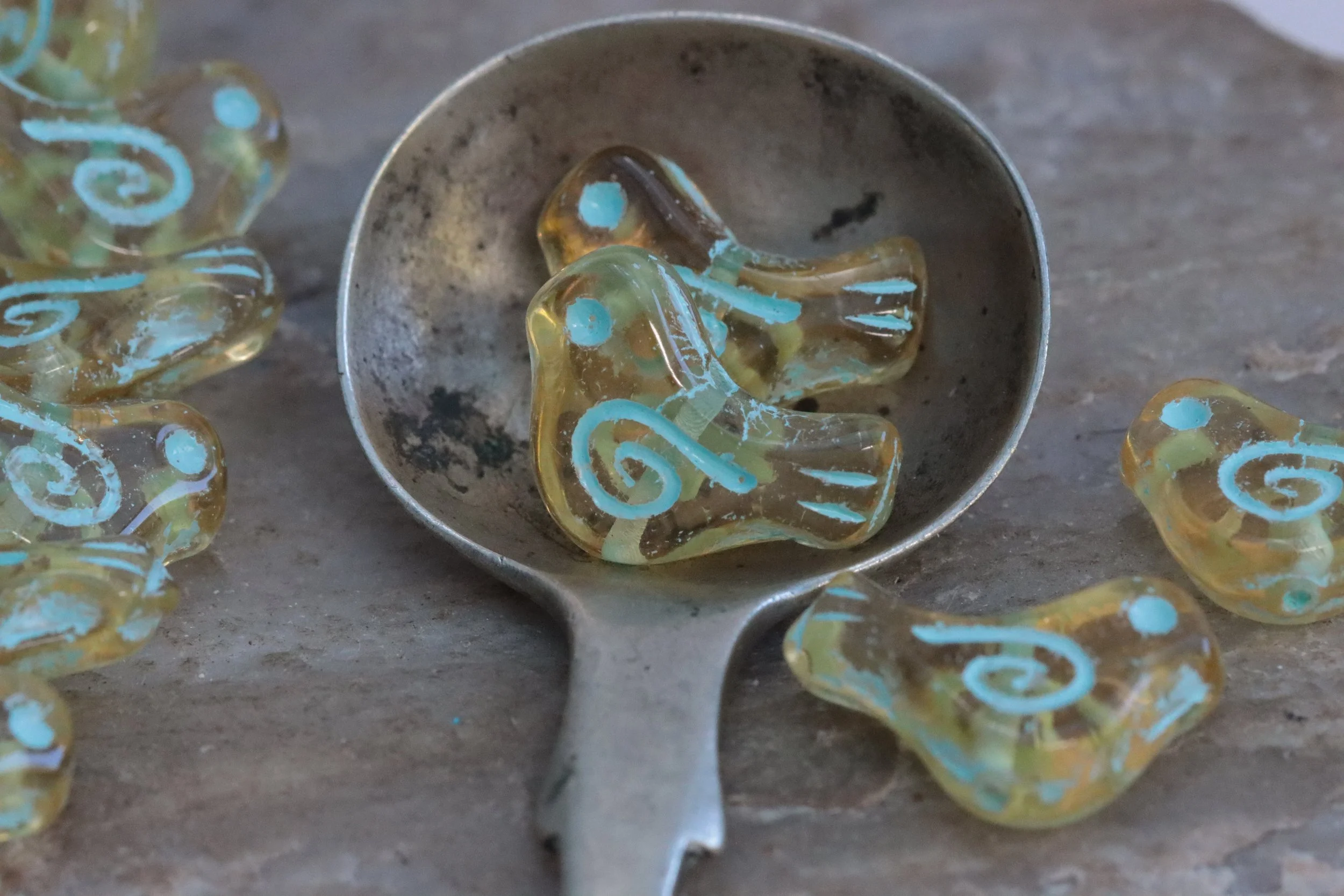 Light Topaz with Turquoise Czech Glass Bird Beads 16x12mm