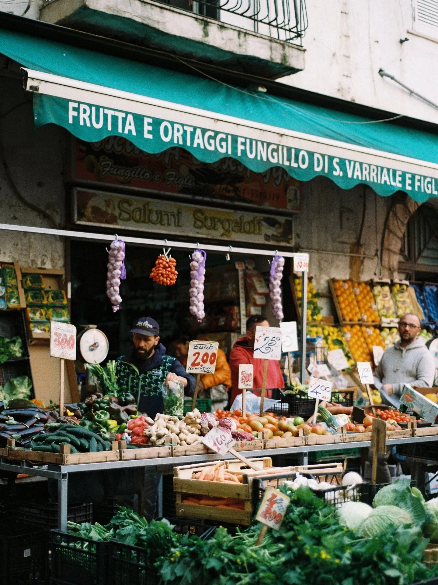 🤌Non c&rsquo;&egrave; niente come Napoli.💙🤍

Rev: @fotorapidvintagebcn 

#35mmfilm #filmphotography #filmcamera #analoginspo #napoli
