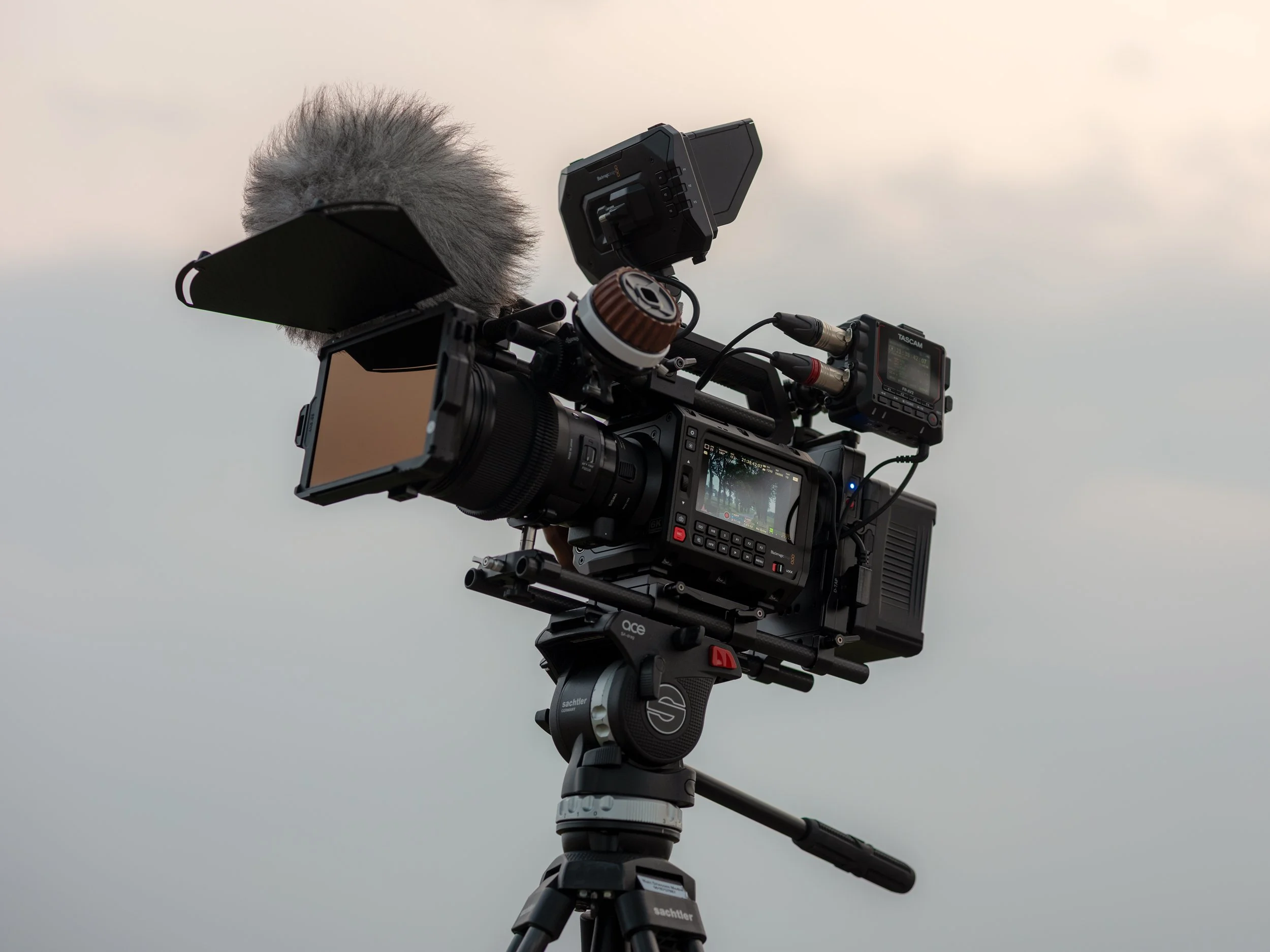Blackmagic Pyxis Camera en Field recorder met Audio Technica BP 4025 Stereo Mic en een Tascam FR-AV2 32 Bit Field Recorder