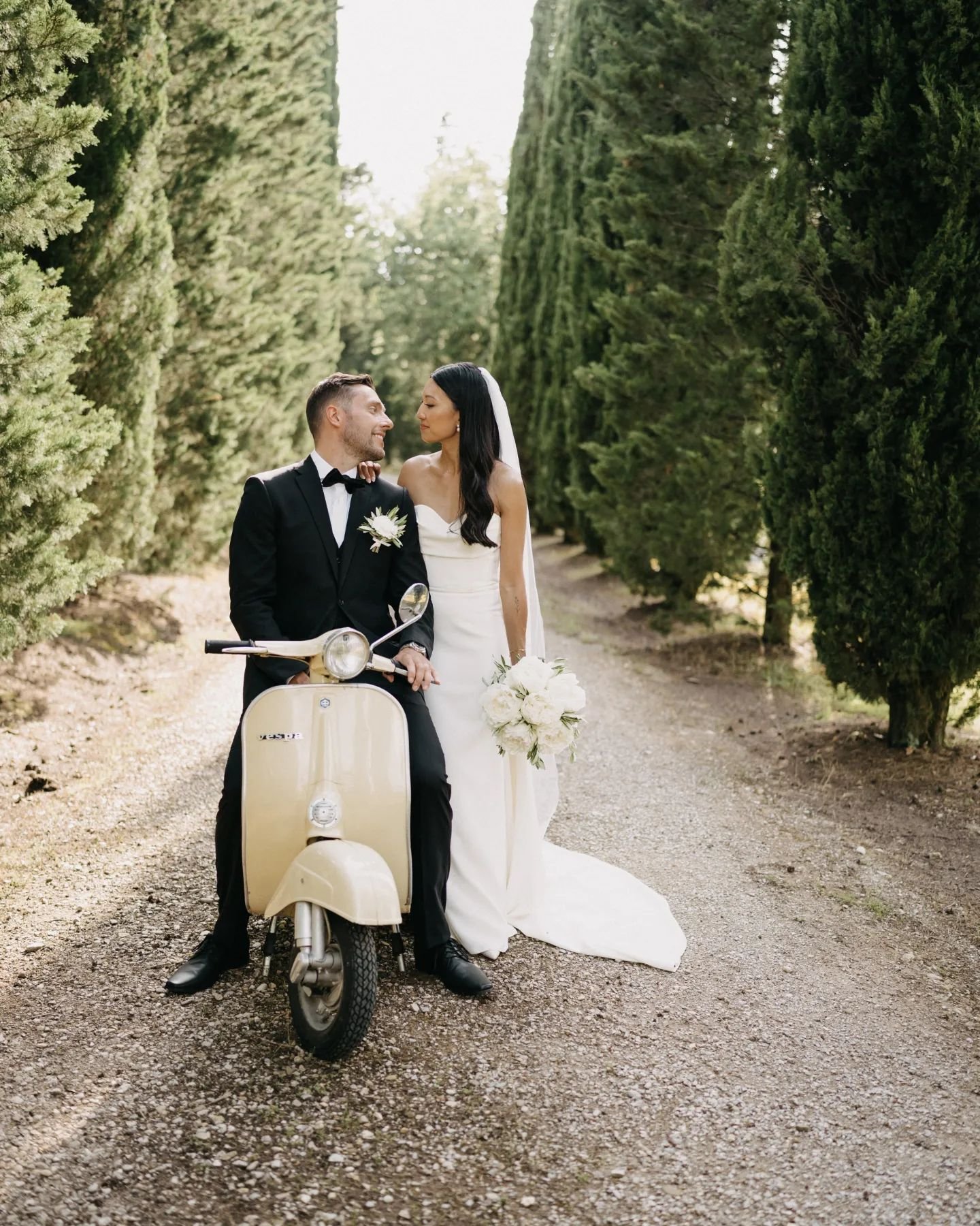 These two cuties 💫
.

Villa : @villaolimpiatoscana 
#villaolimpia #villaolimpiatoscana #tuscanywedding #tuscanyweddingphotographer #tuscanylovers #weddingphotoideas #weddingphotography #bridestyle #bridetobride #photoeveryday #tuscanyphotographer