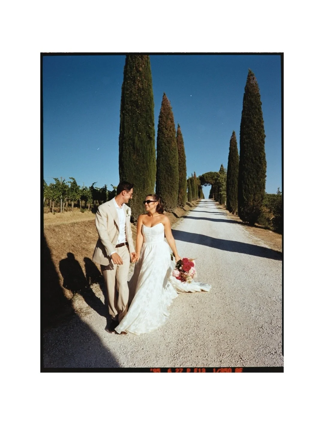 A beautiful couple with such a gentle energy ✨
.
.

@terre_di_nano 
@weddingsbyemilycharlotte @the_differenttwins